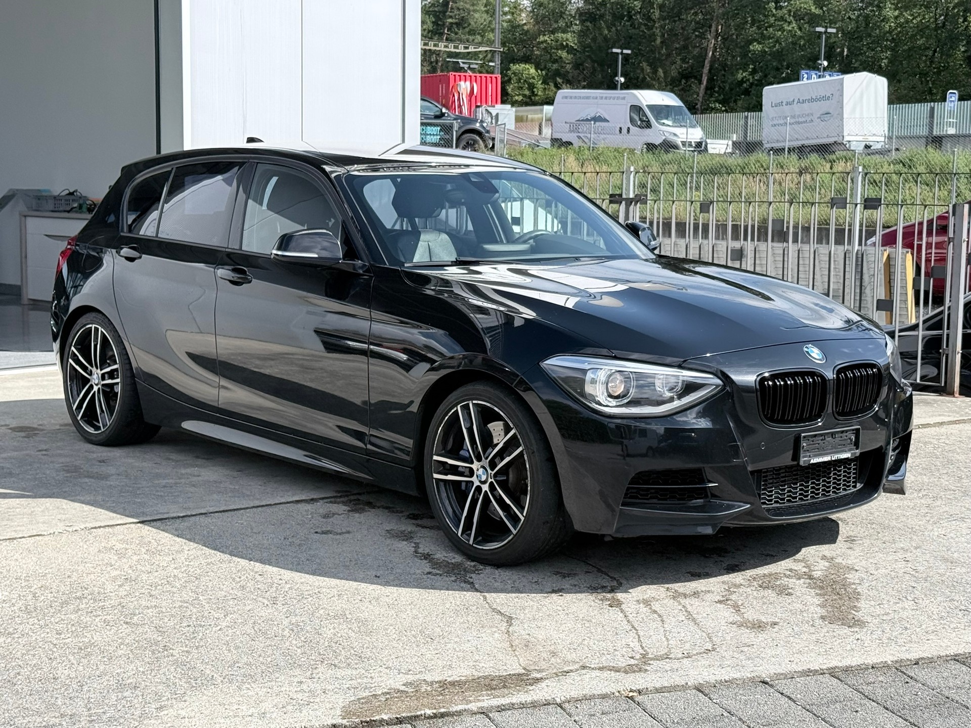 BMW M135i xDrive Steptronic-showroom-element-2