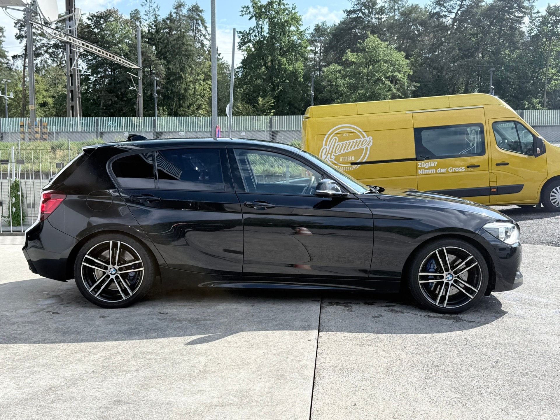 BMW M135i xDrive Steptronic-showroom-element-3
