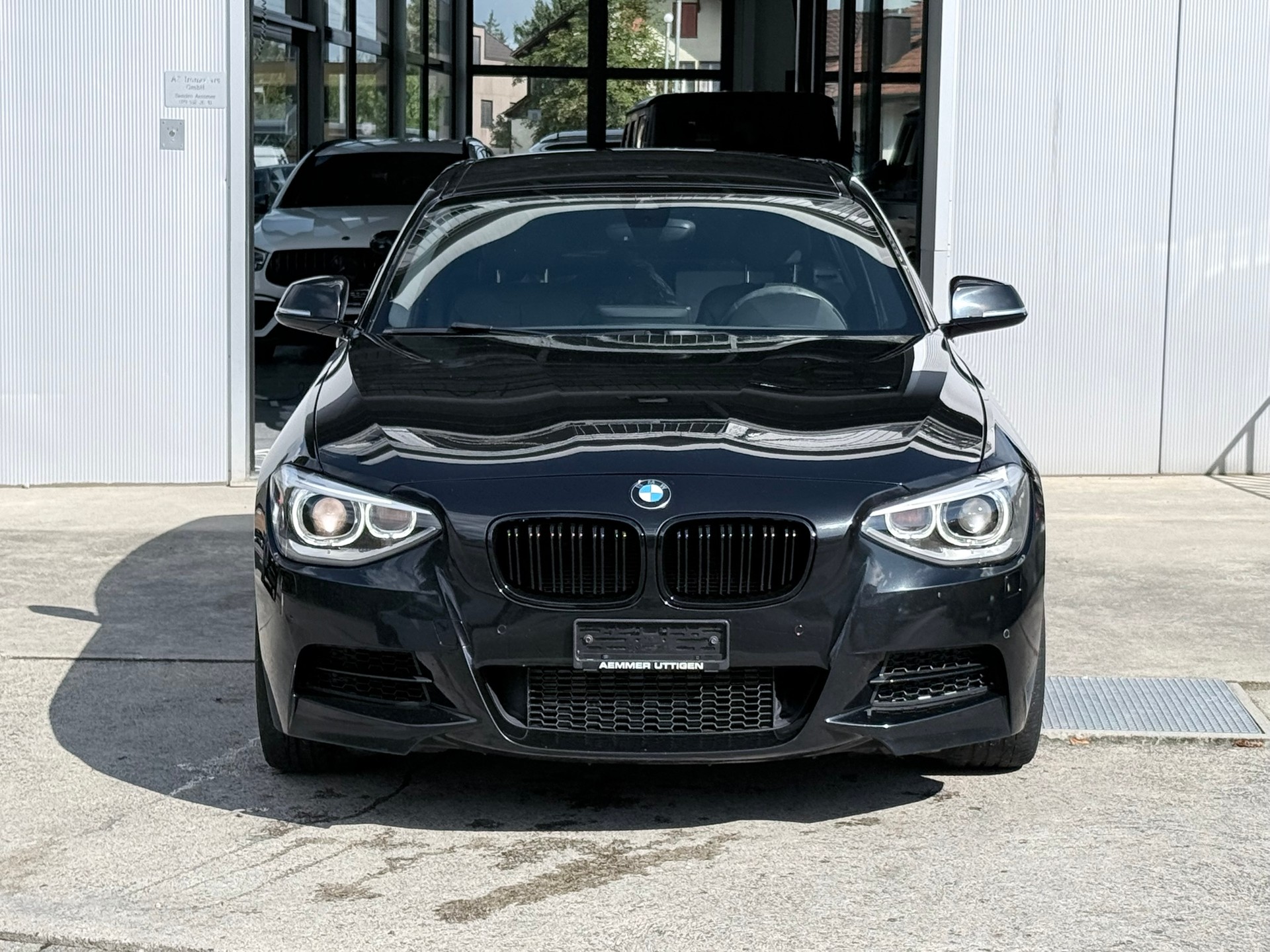 BMW M135i xDrive Steptronic-showroom-element-1