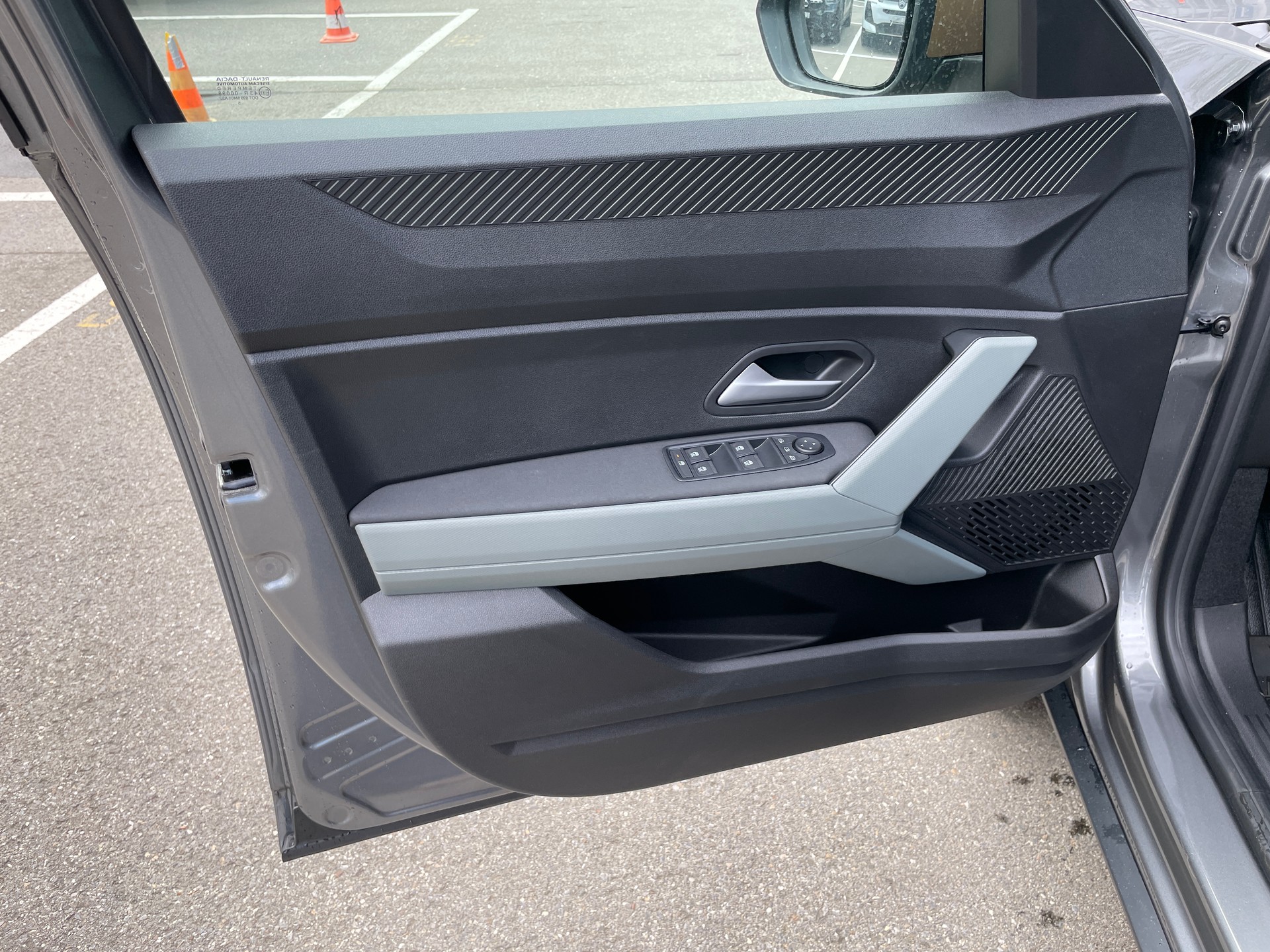 DACIA Bigster TCe 140 48V Extreme-image-12