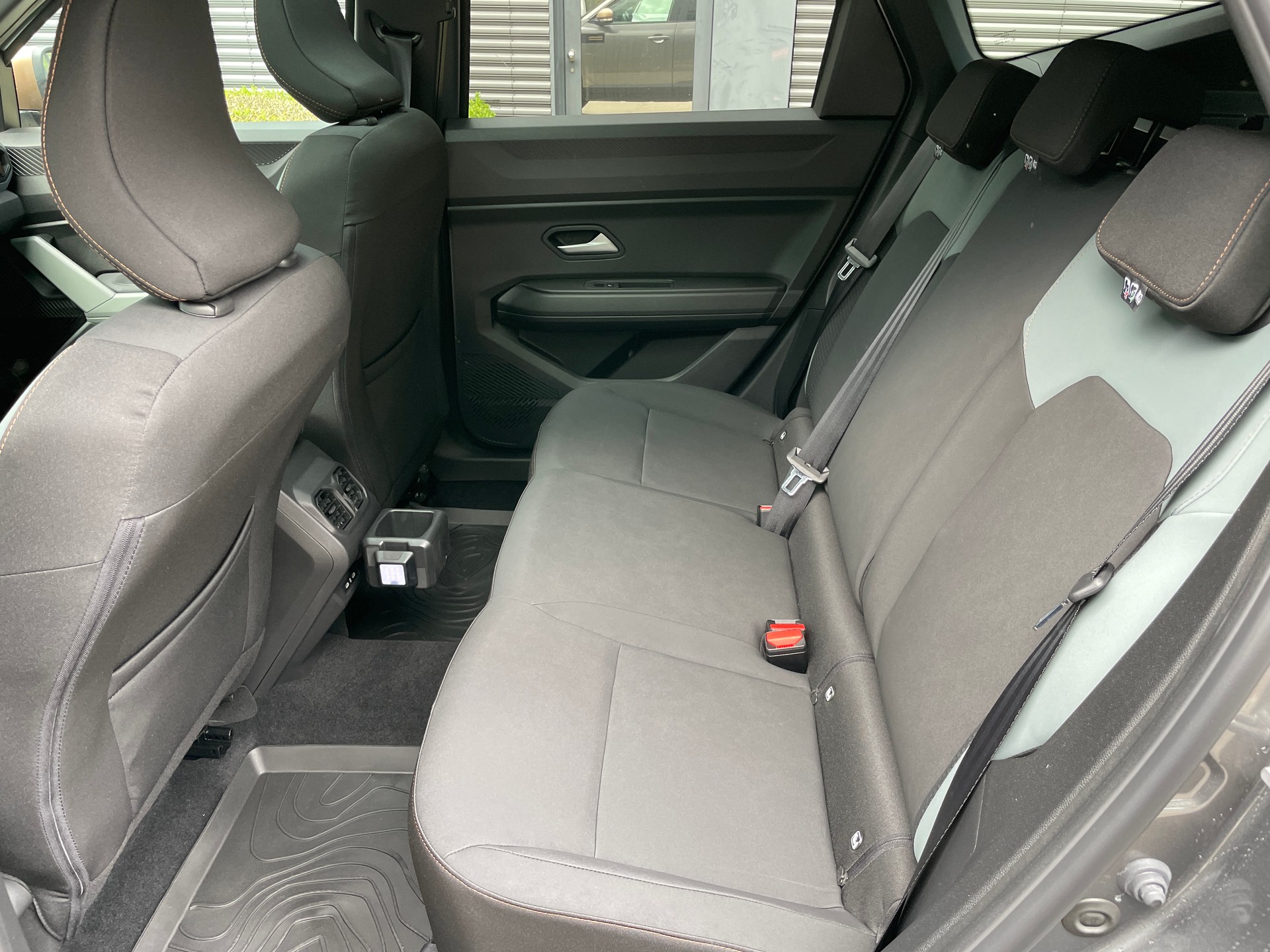 DACIA Bigster TCe 140 48V Extreme-image-16