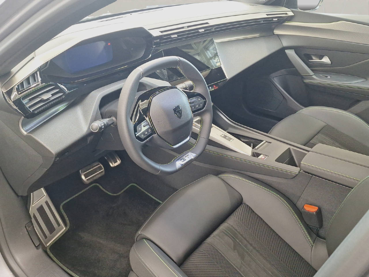 PEUGEOT 308 SW 1.2 Hybrid 145 PS GT-image-5