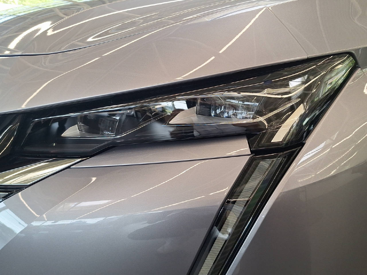 PEUGEOT 308 SW 1.2 Hybrid 145 PS GT-image-4