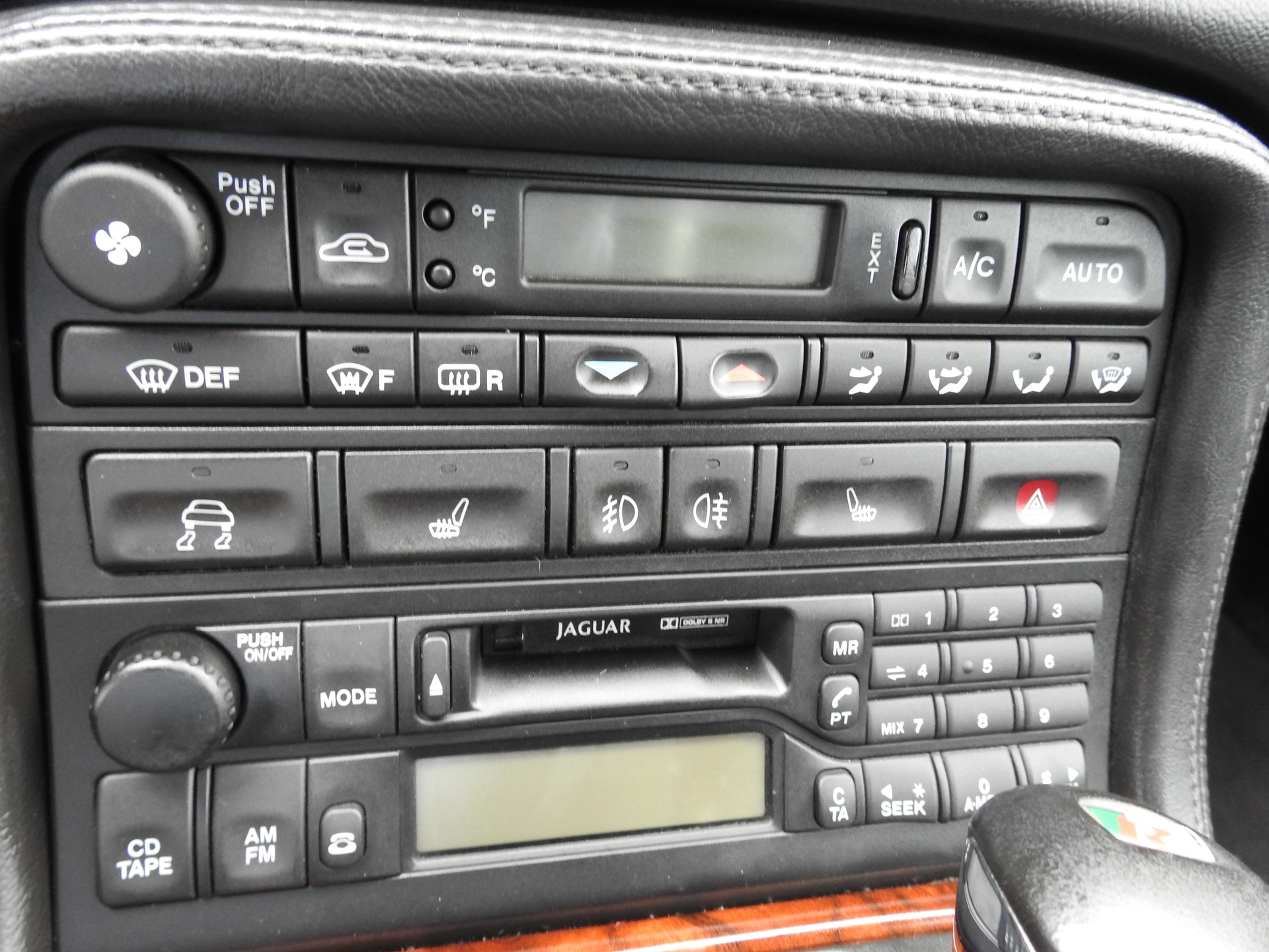 JAGUAR XKR S/C-image-15