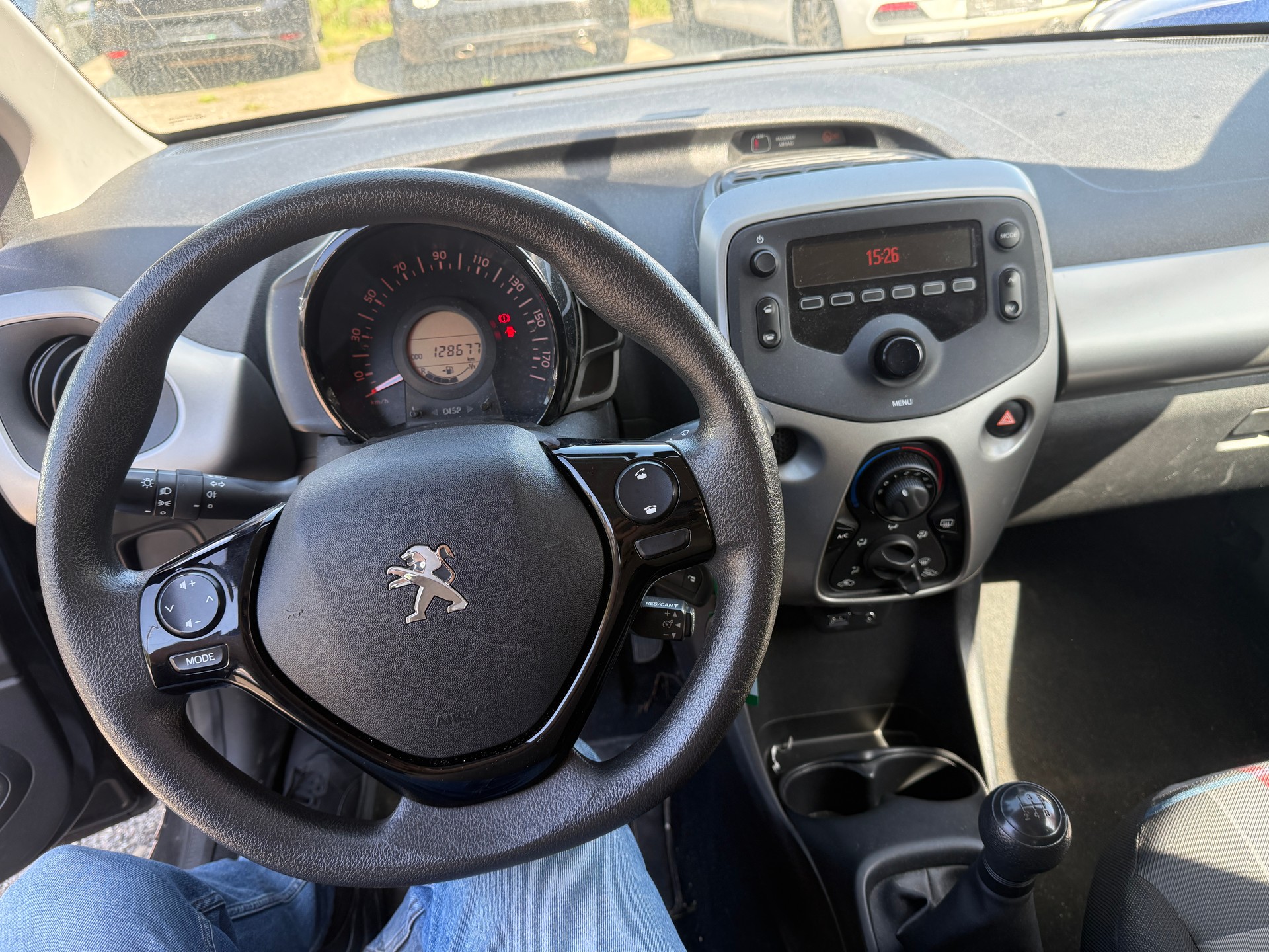 PEUGEOT 108 1.2 VTi Feline-image-8