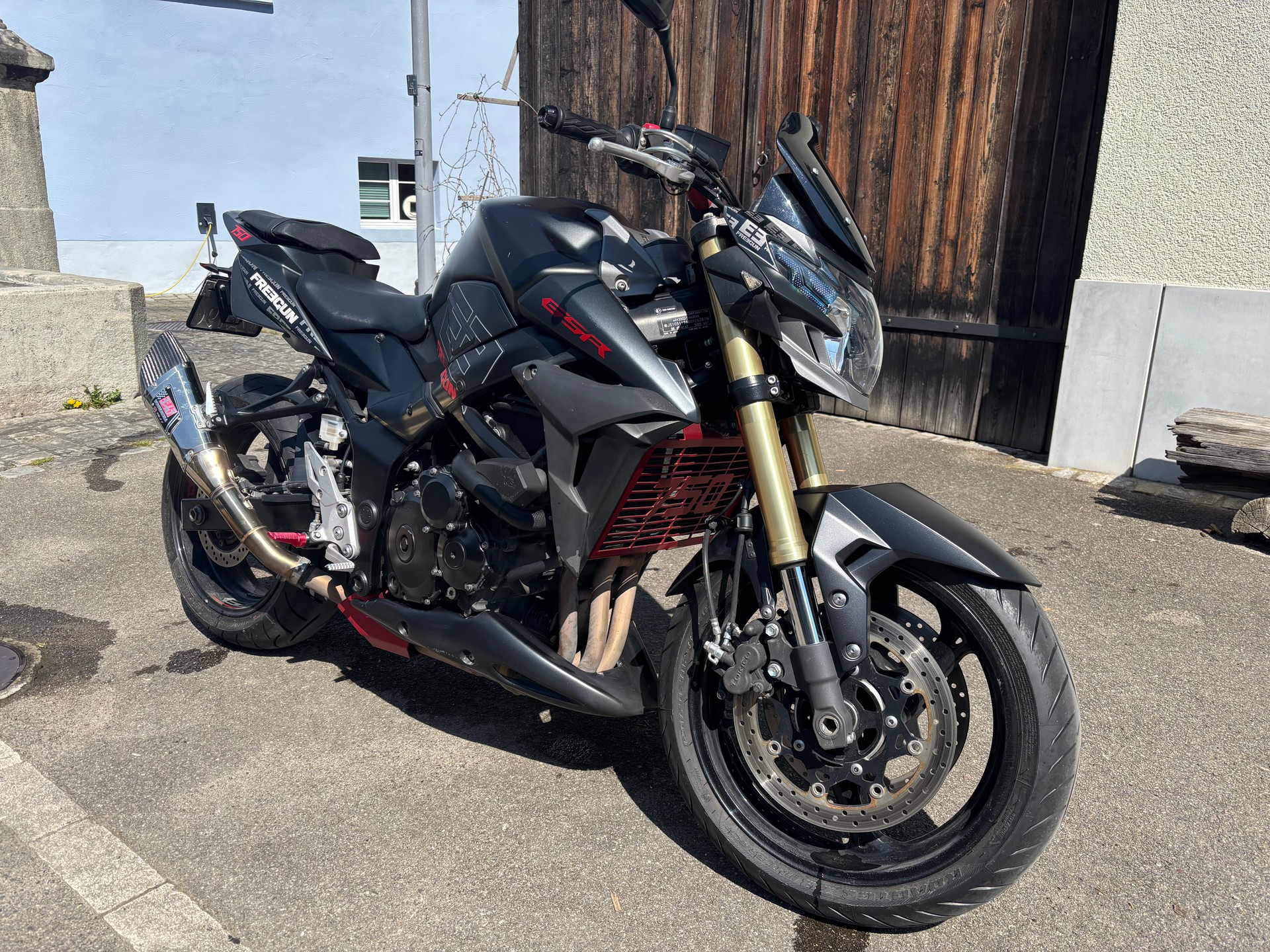 SUZUKI GSR 750 ABS Freegun-image-1