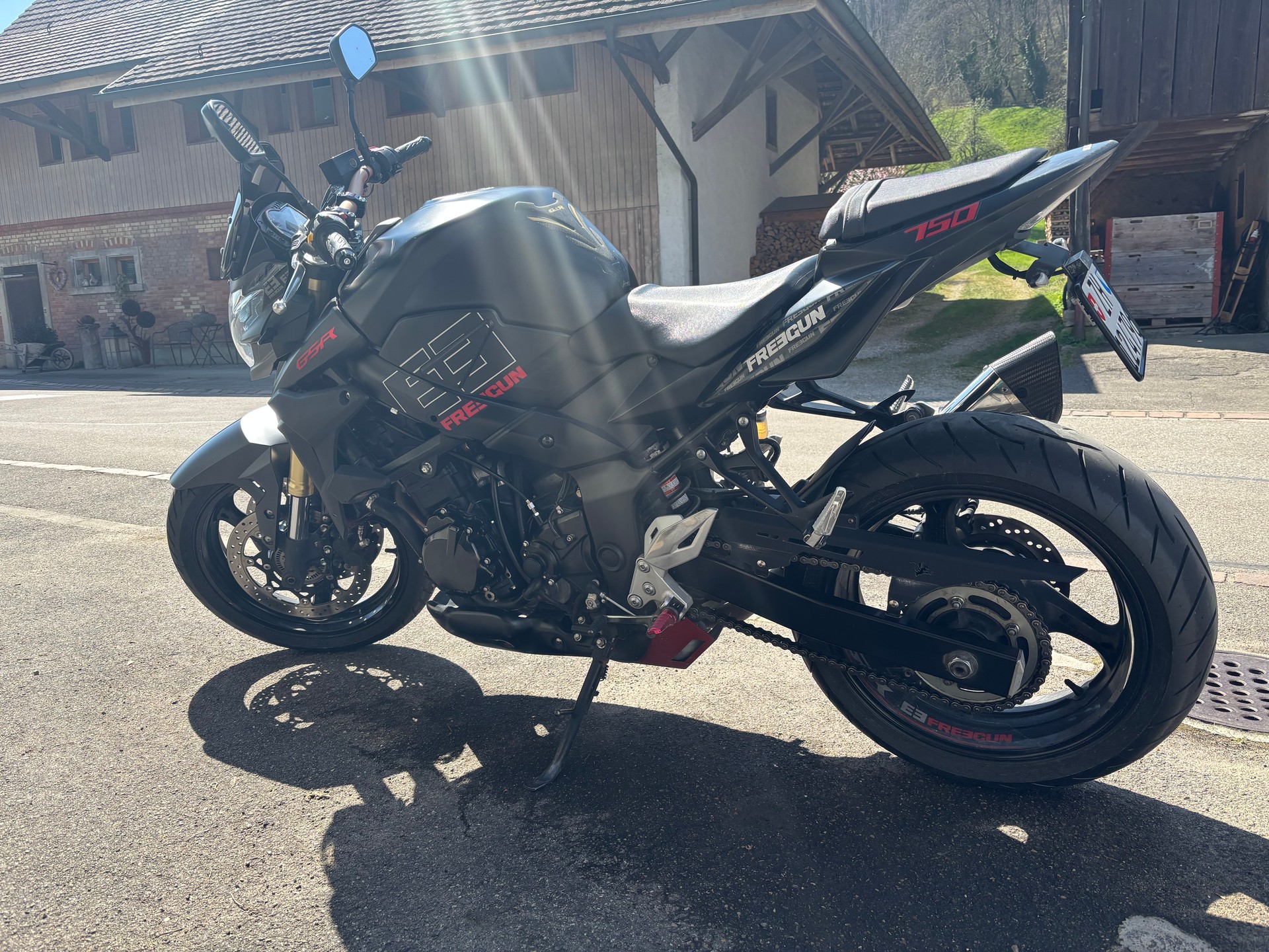 SUZUKI GSR 750 ABS Freegun-image-2