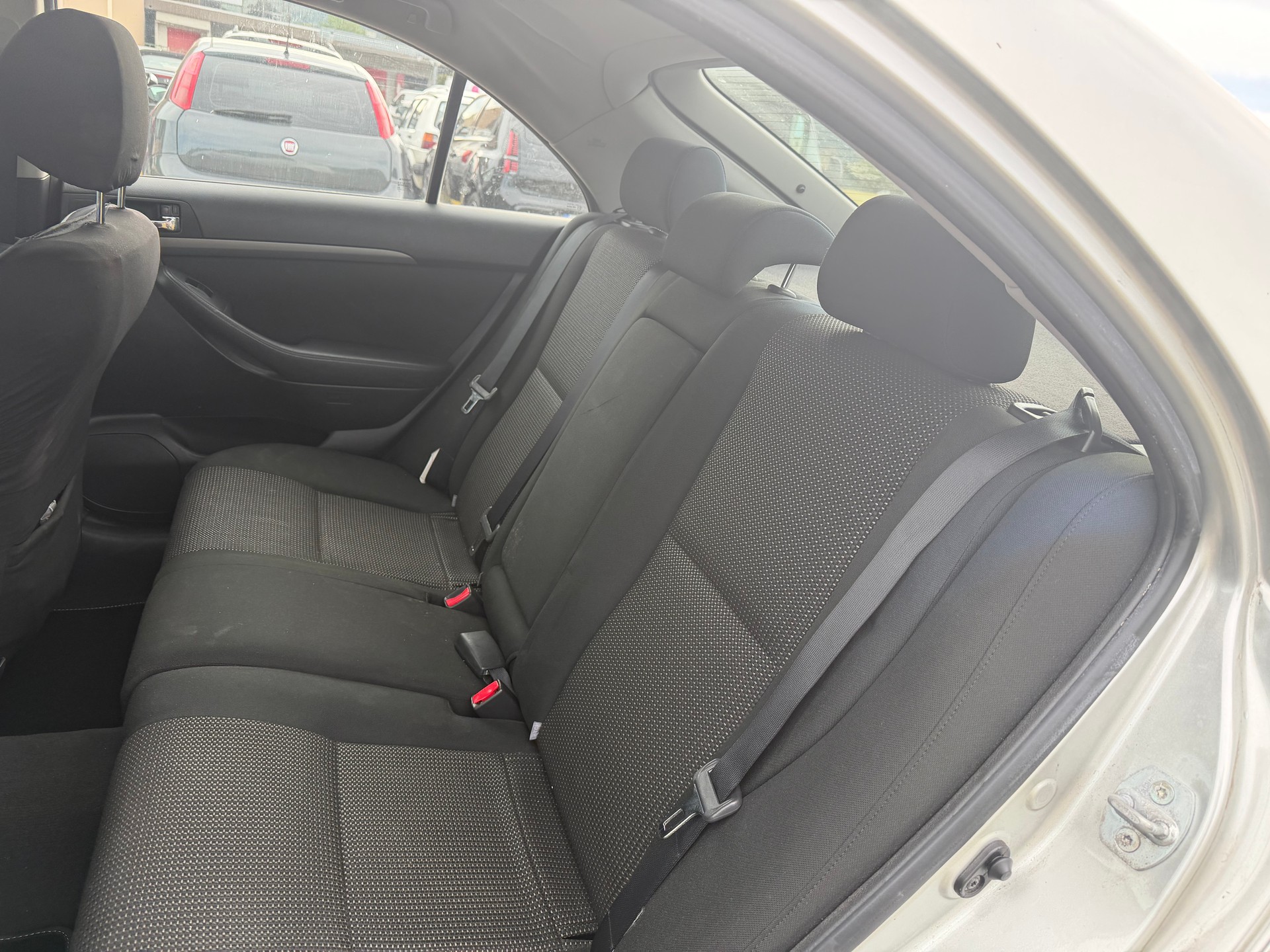 TOYOTA Avensis 2.0 D4 VVT-i Linea Sol Liftback-image-6