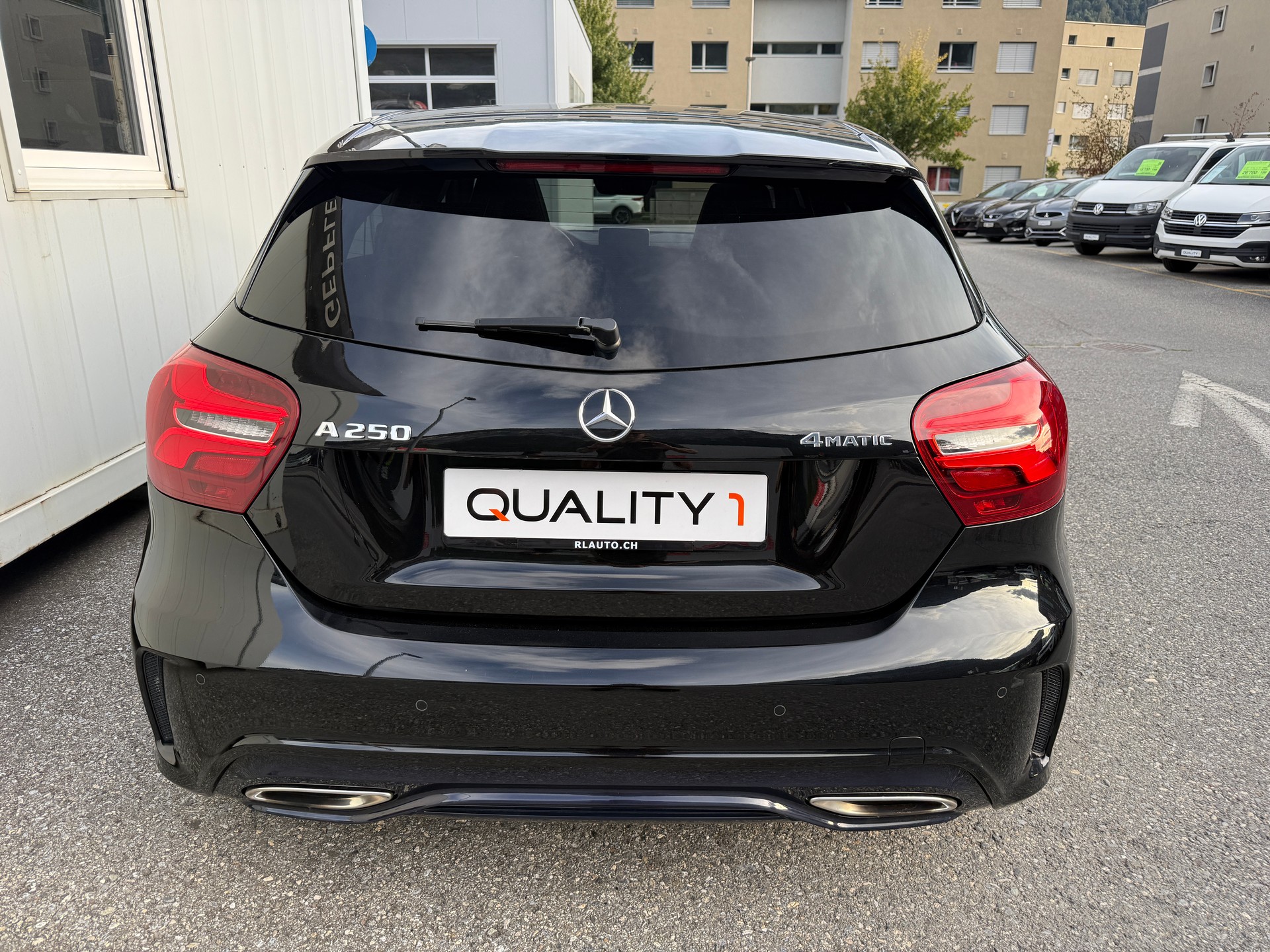 MERCEDES-BENZ A 250 AMG Line 4Matic 7G-DCT *PANORAMA*LED*NIGHT PACK*-image-4