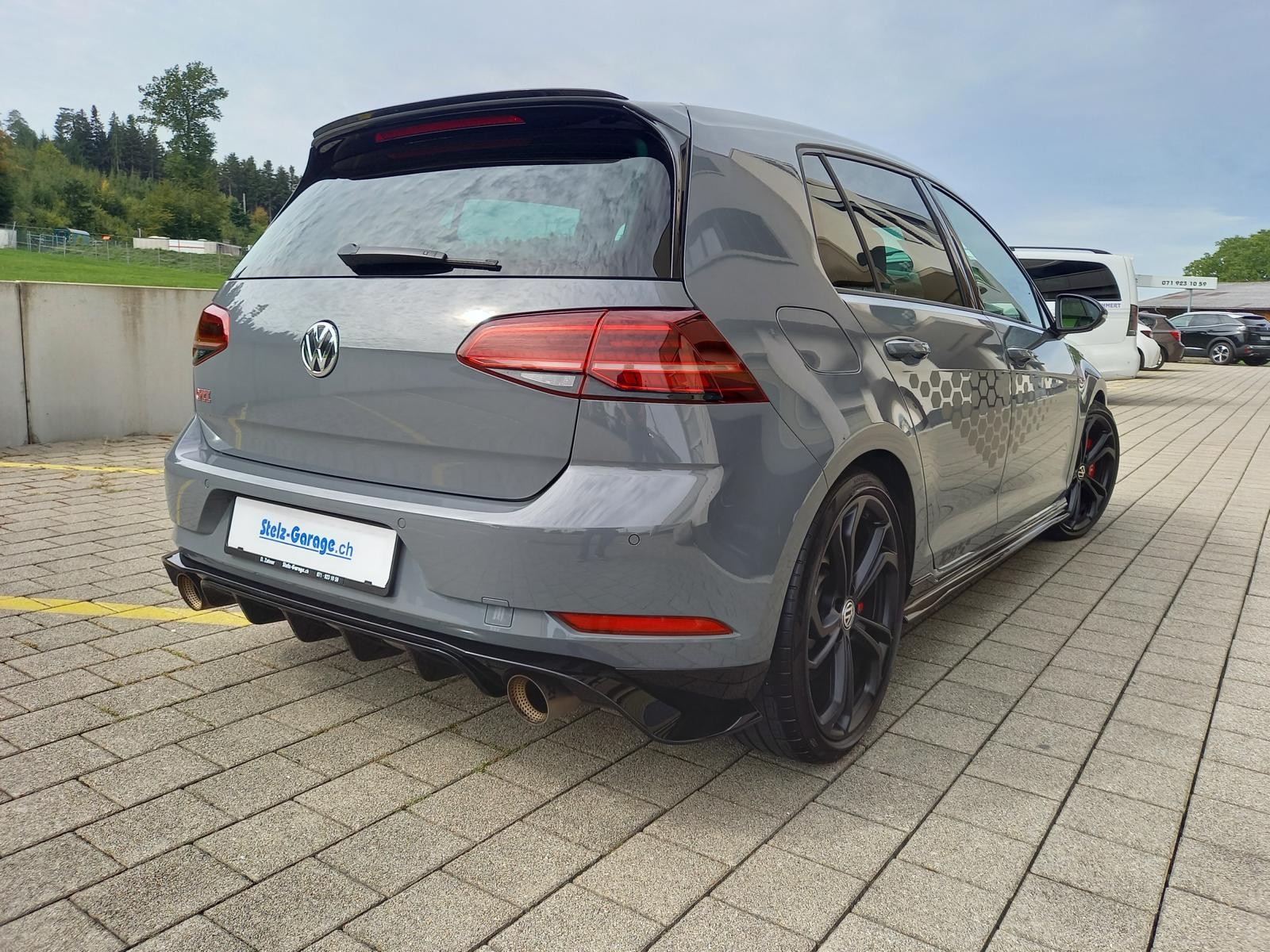 VW Golf 2.0 TSI GTI TCR DSG-showroom-element-1