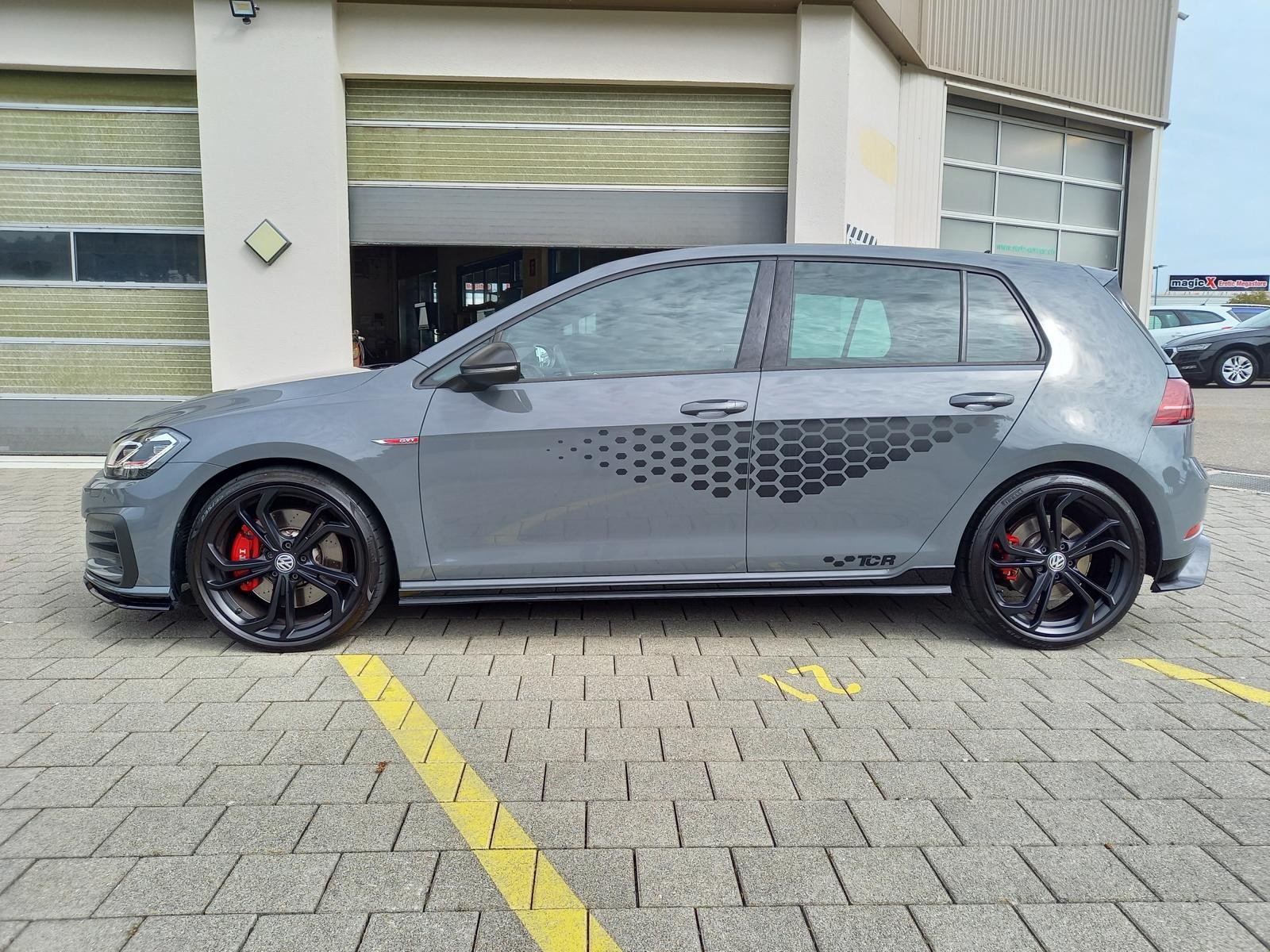 VW Golf 2.0 TSI GTI TCR DSG-showroom-element-2