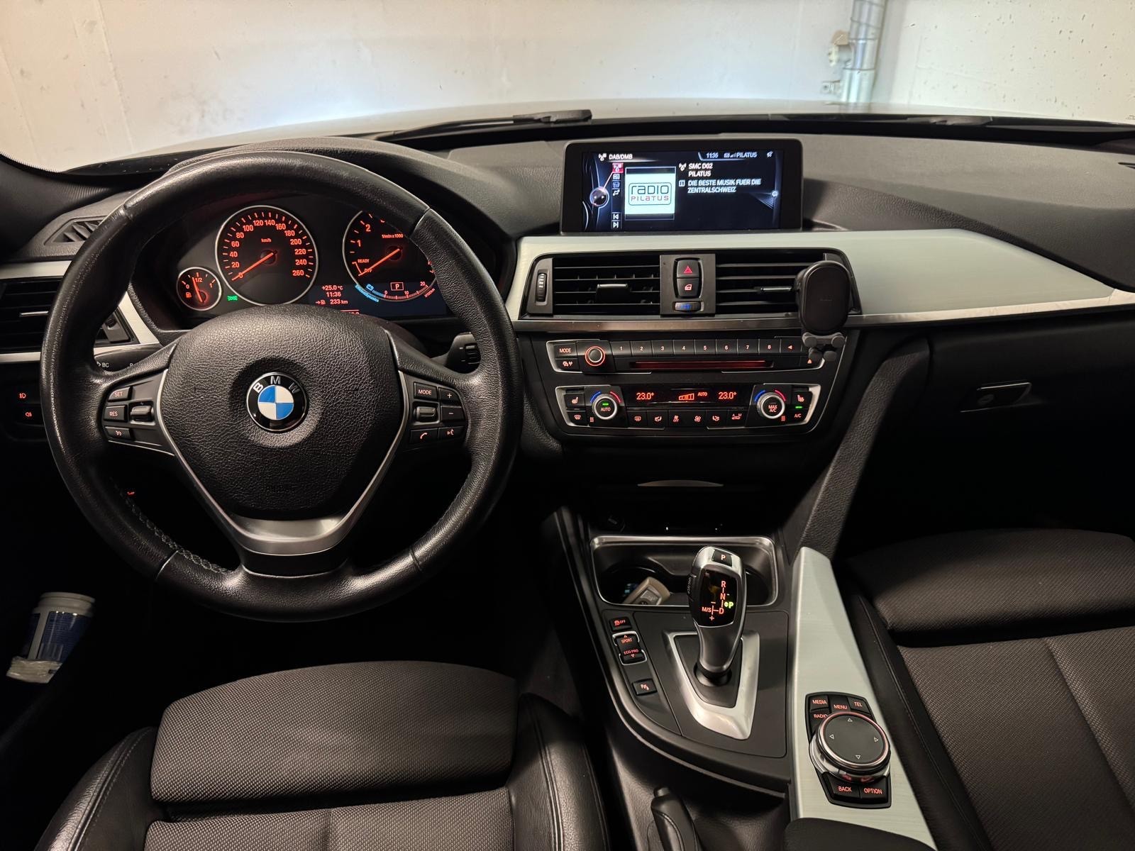 BMW 328i xDrive Touring Modern Line Steptronic-image-10