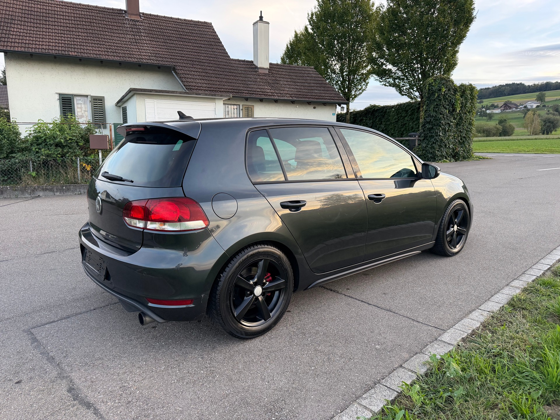 VW Golf 2.0 TSI GTI-showroom-element-3