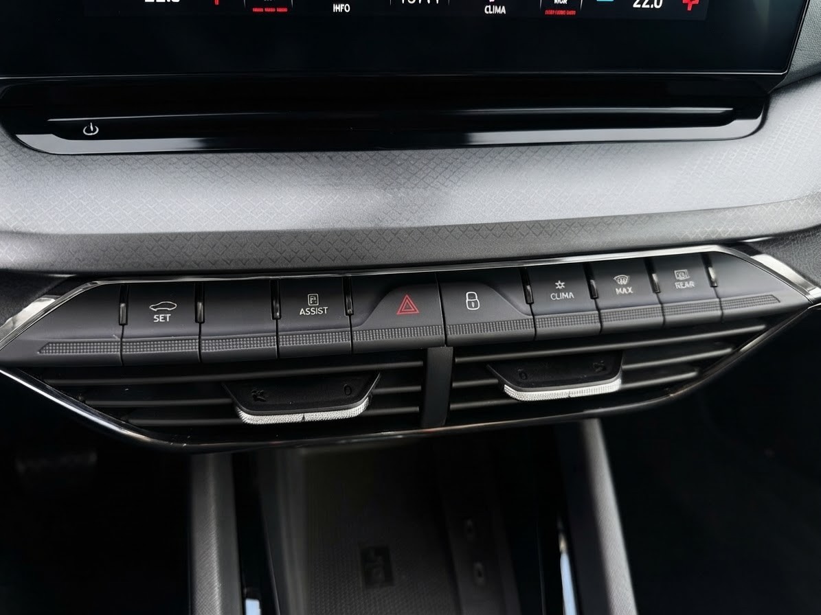 SKODA Octavia Combi 2.0 TDI DSG Ambition *RESWRVIERT*-image-36