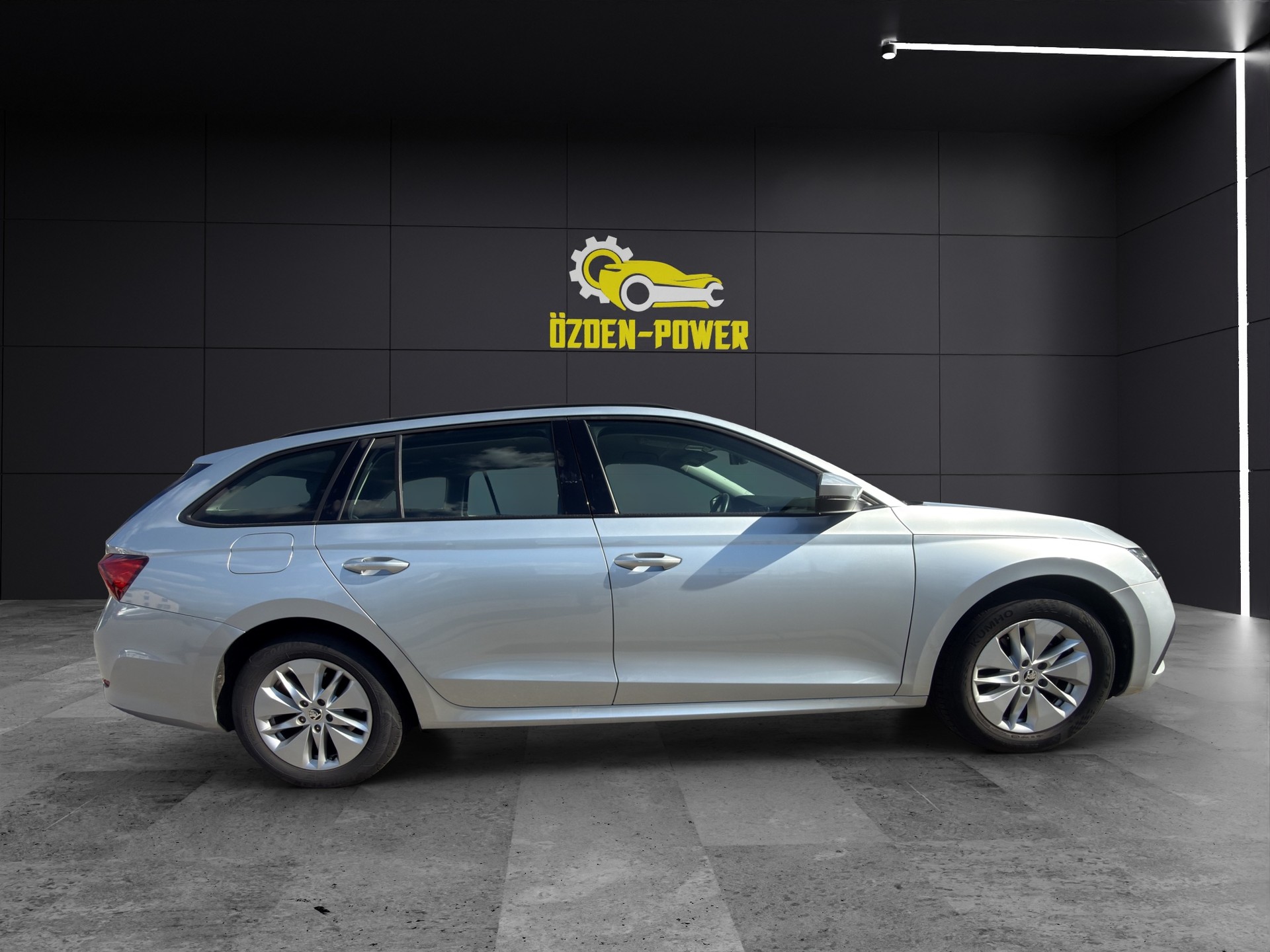 SKODA Octavia Combi 2.0 TDI DSG Ambition *RESWRVIERT*-showroom-element-3
