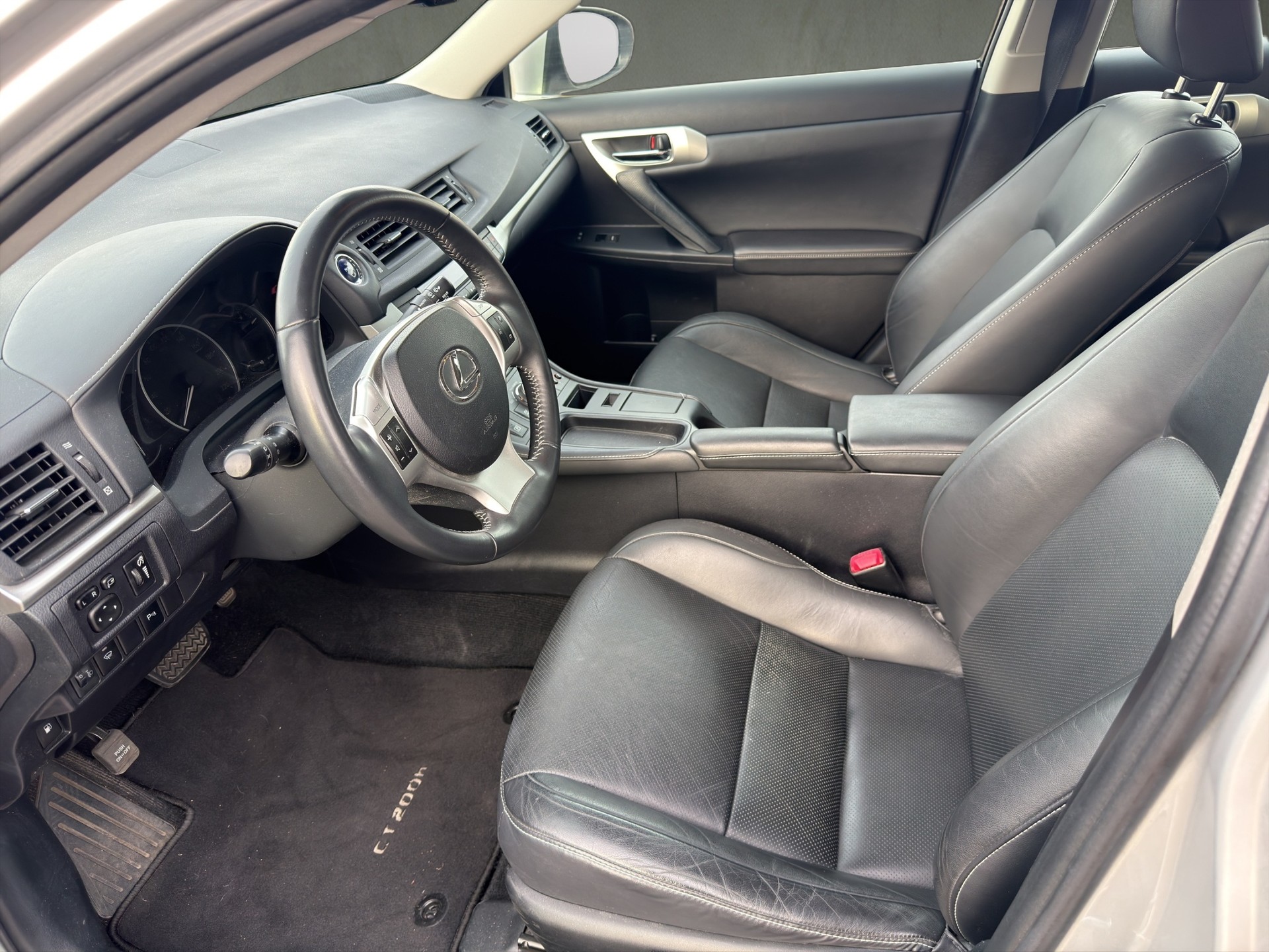 LEXUS CT 200h 1.8 excellence CVT-image-7