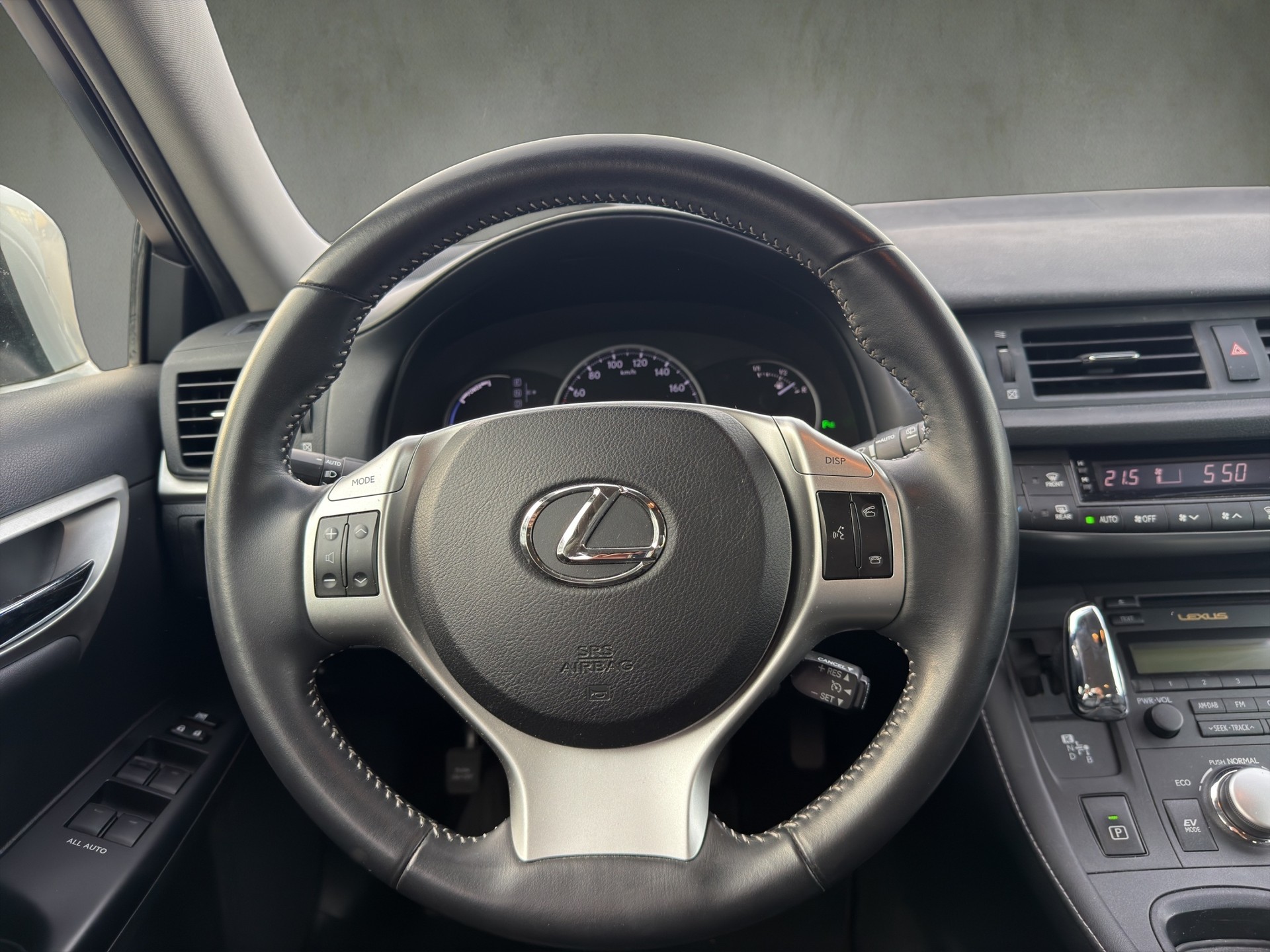 LEXUS CT 200h 1.8 excellence CVT-image-9
