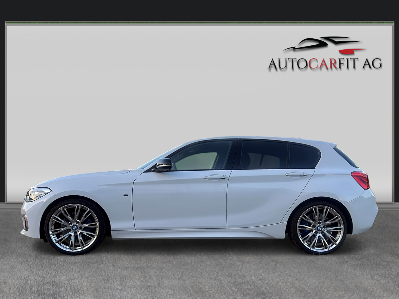 BMW M135i xDrive M Sport Steptronic-showroom-element-3