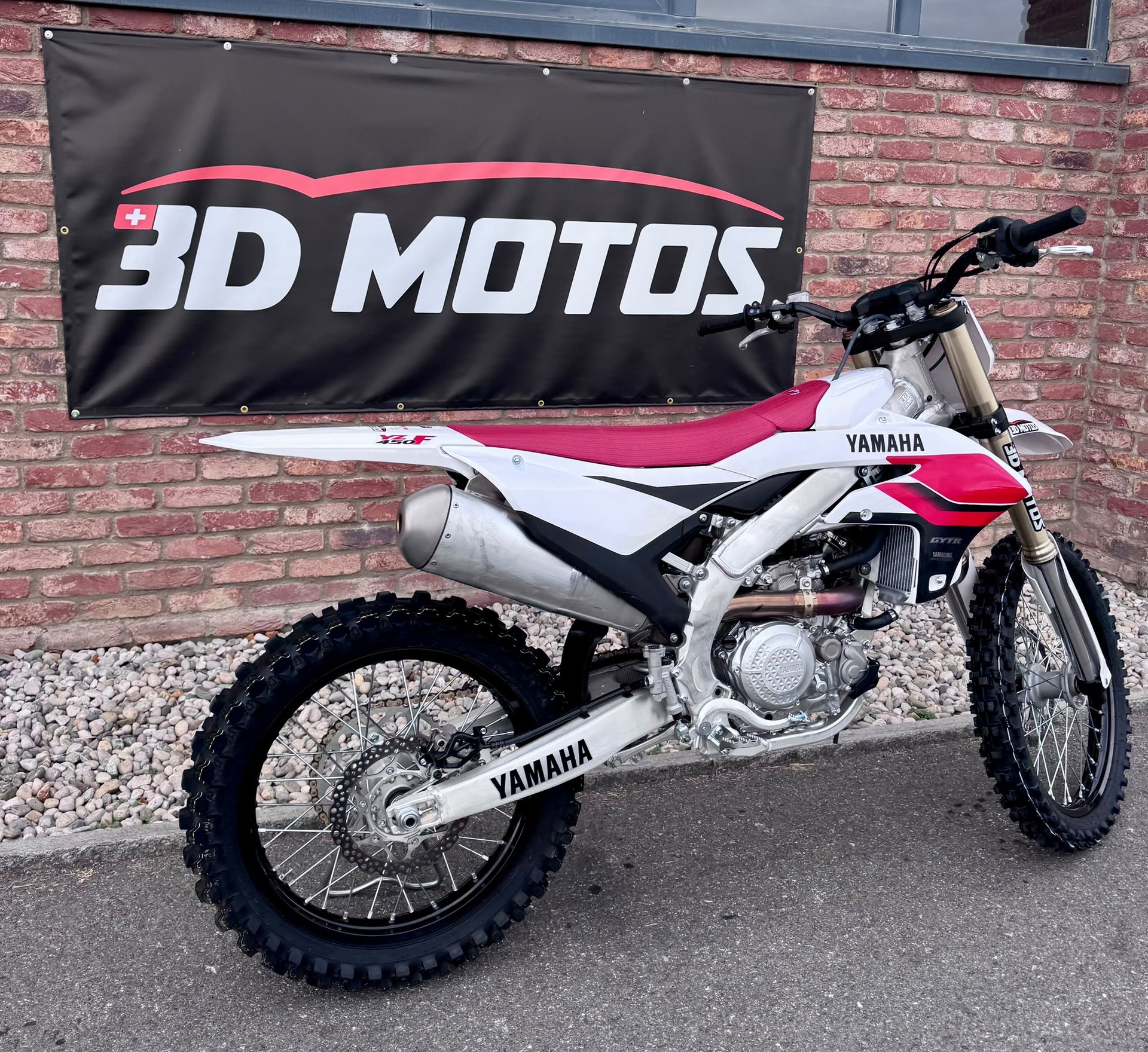 YAMAHA YZ450F 70th Anniversary Edition-image-1