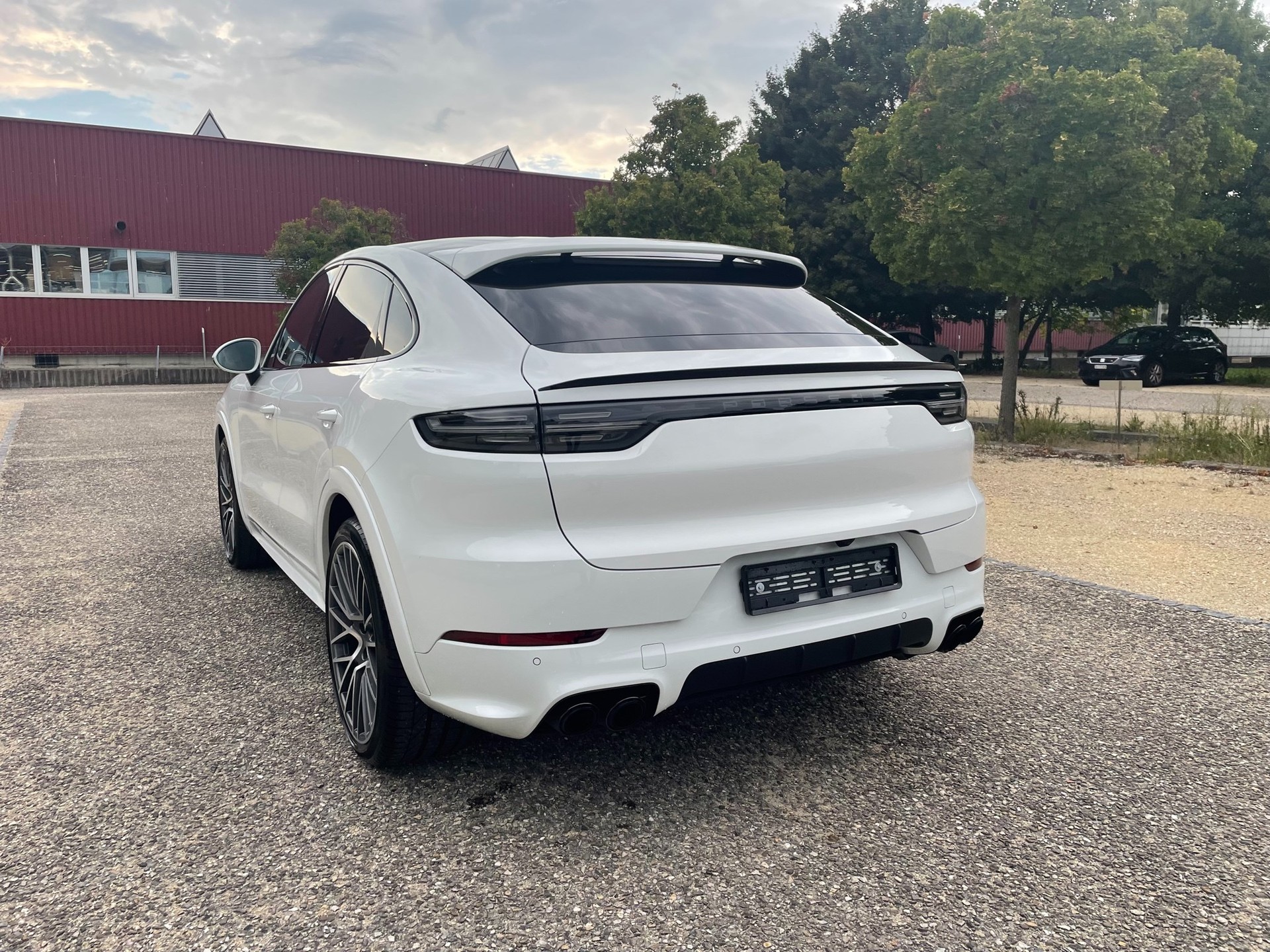PORSCHE Cayenne GTS Coupé-image-1