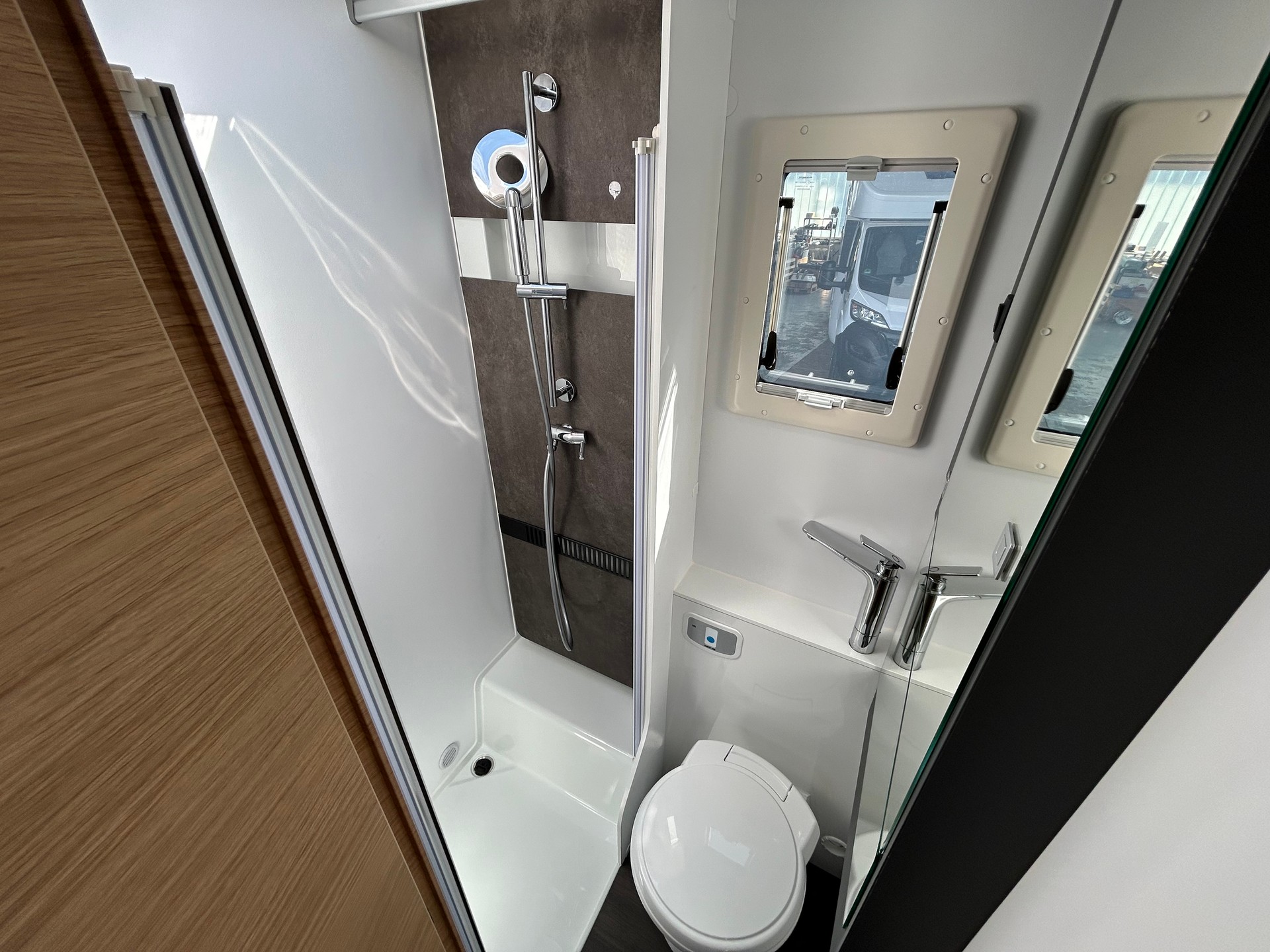 ADRIA Sonic Plus I 600 SL-image-15