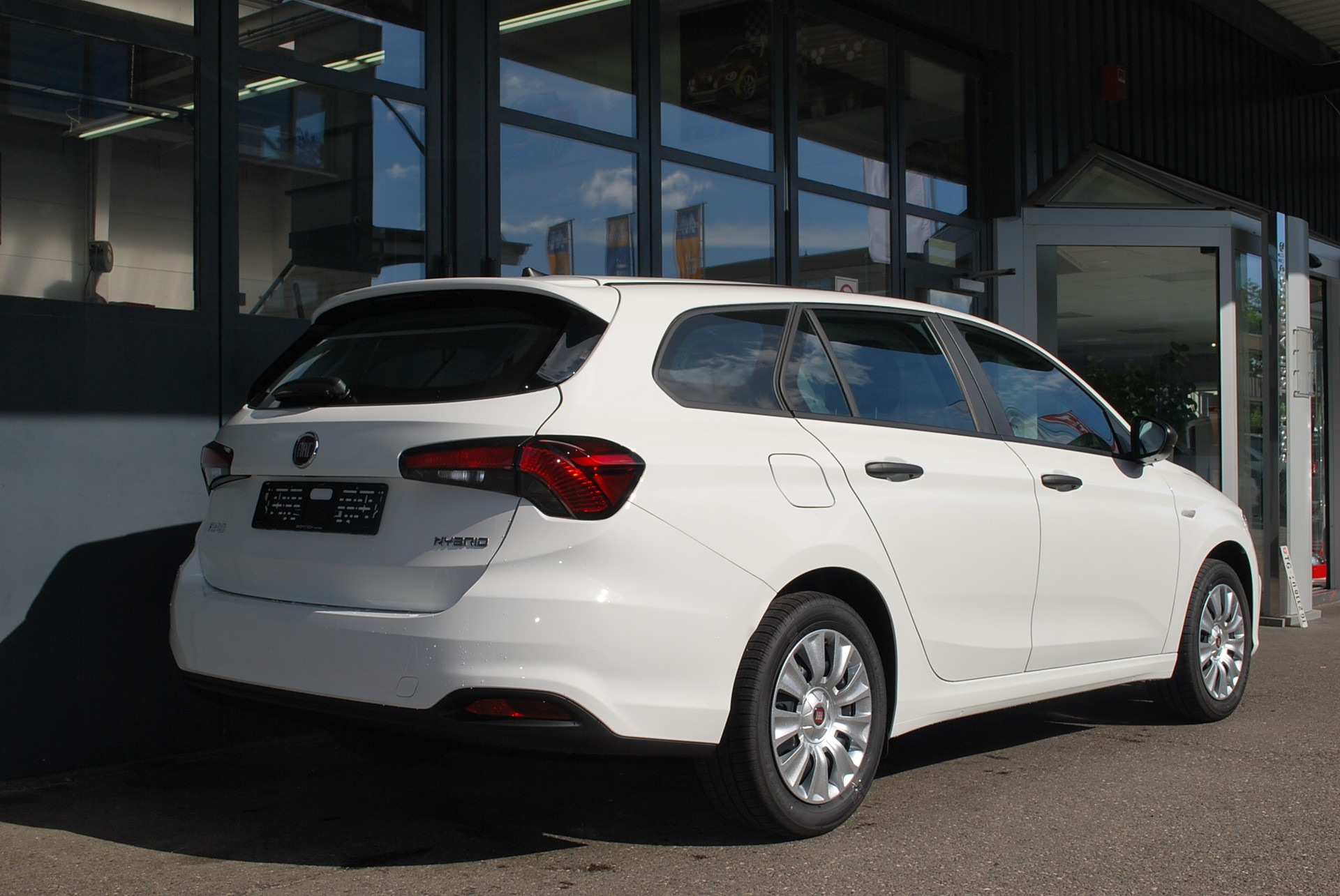 FIAT Tipo Hybrid 1.5 Cult-image-3