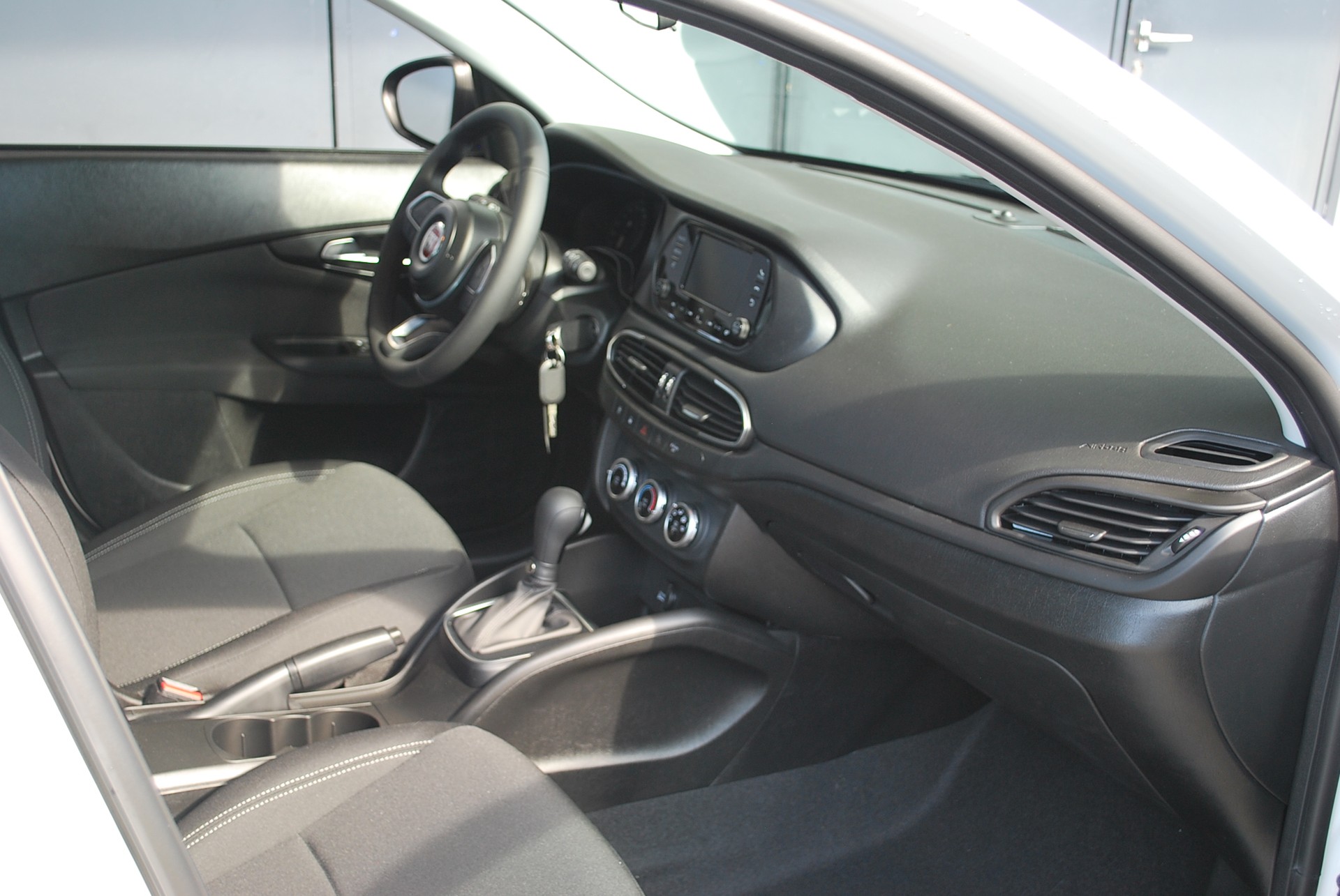 FIAT Tipo Hybrid 1.5 Cult-image-8