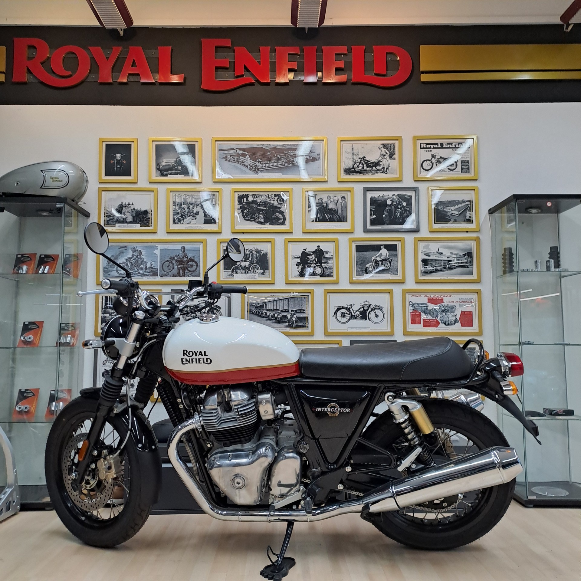 ROYAL ENFIELD Interceptor 650 Standard-image-2