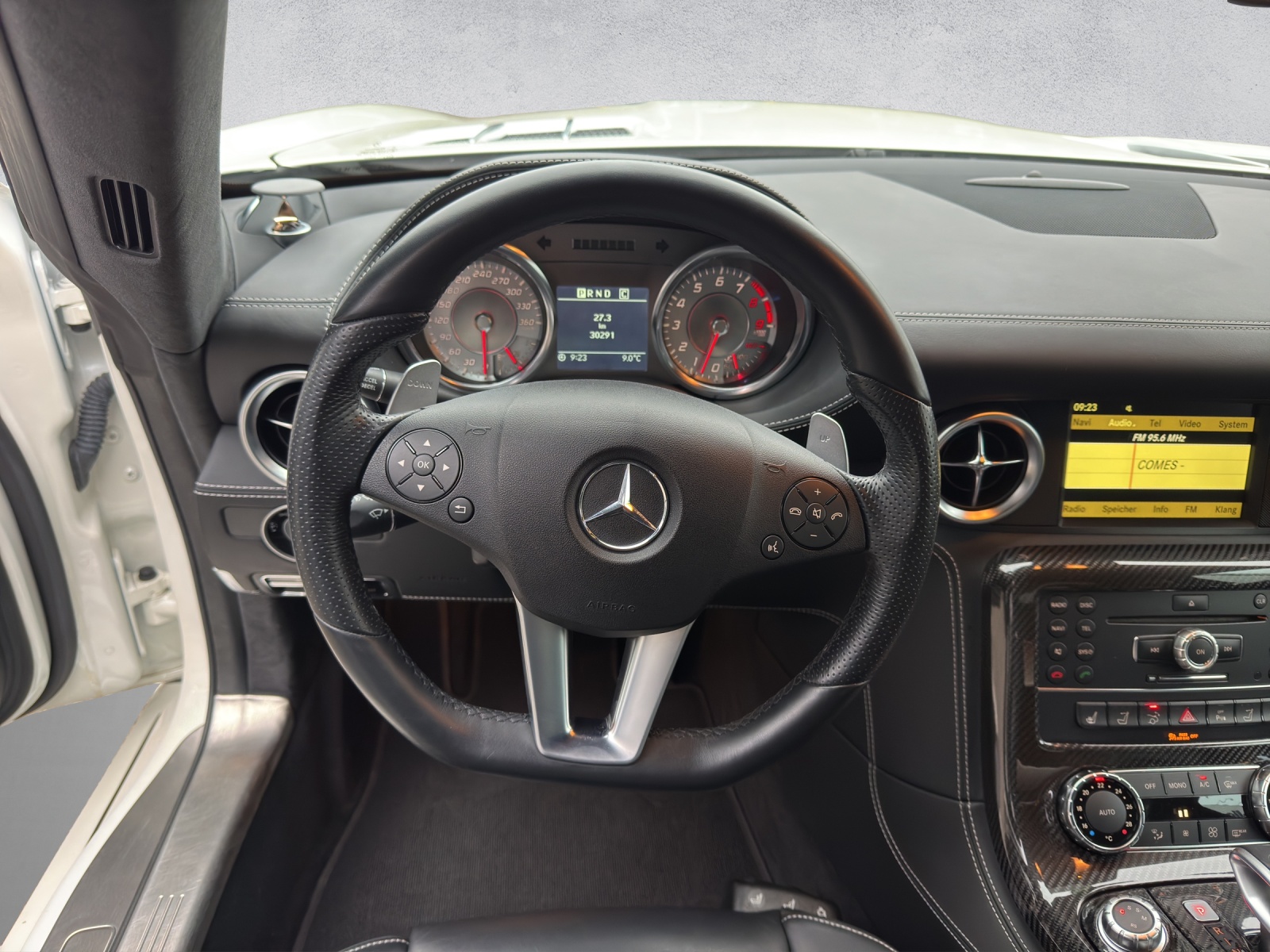 MERCEDES-BENZ SLS AMG Roadster-image-11