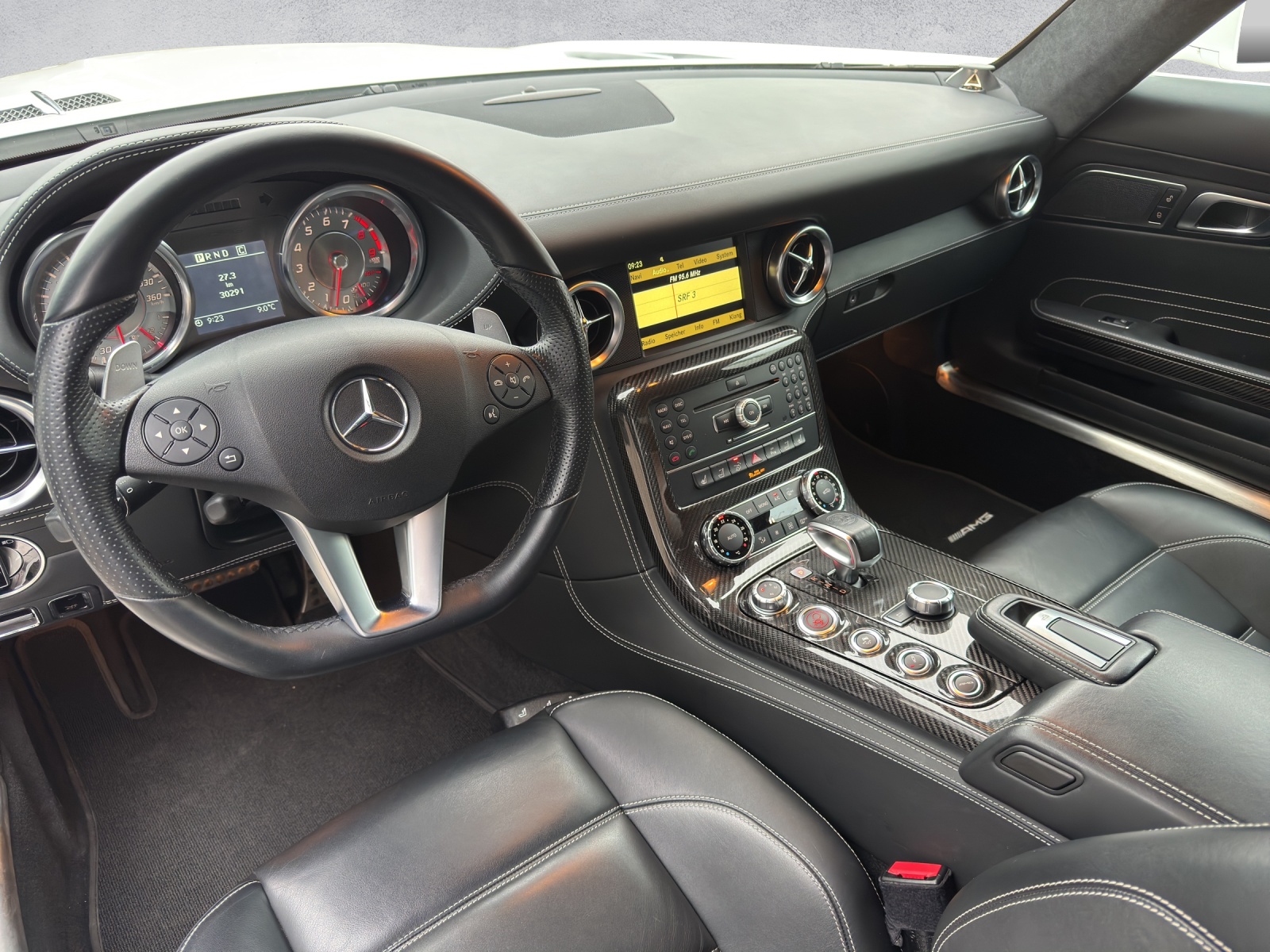 MERCEDES-BENZ SLS AMG Roadster-image-13