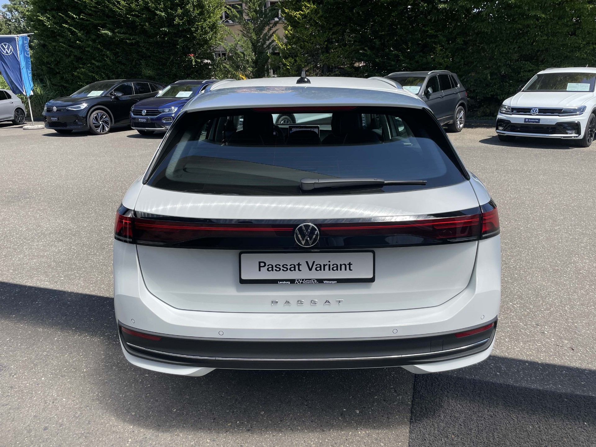 VW Passat Variant 2.0 TDI Business DSG-image-4