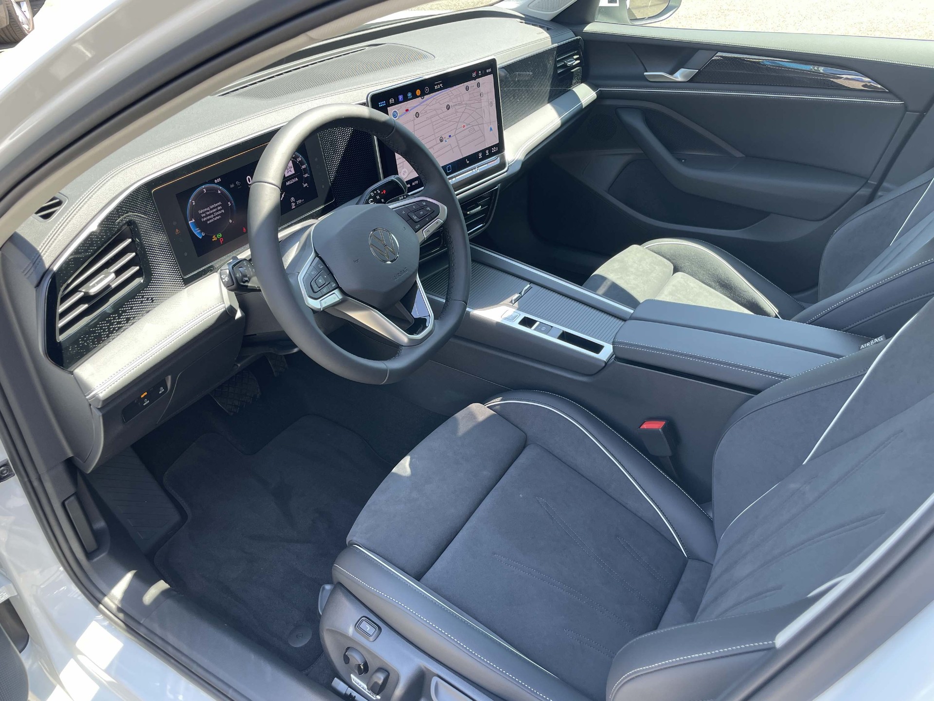 VW Passat Variant 2.0 TDI Business DSG-image-6