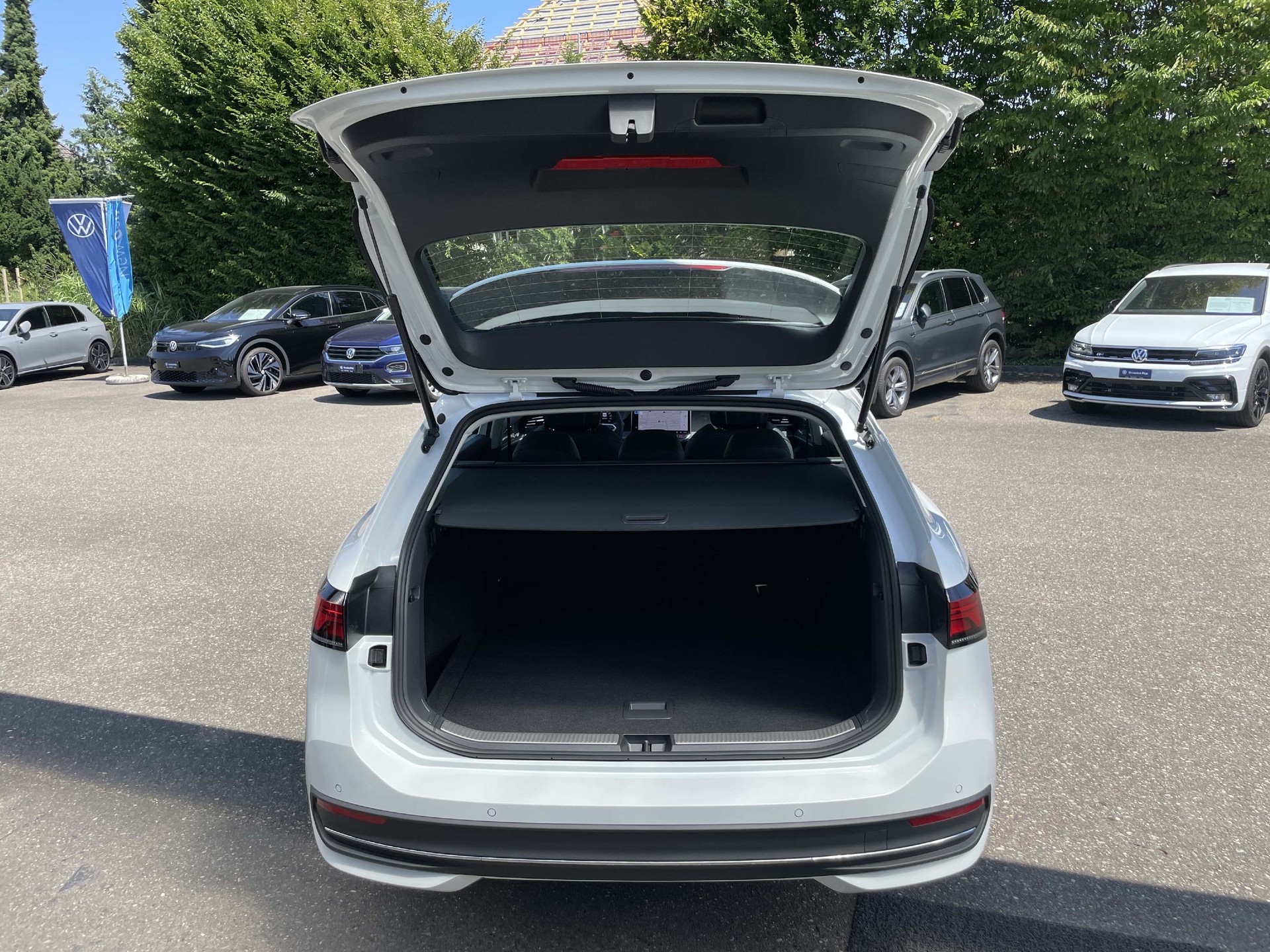 VW Passat Variant 2.0 TDI Business DSG-image-5