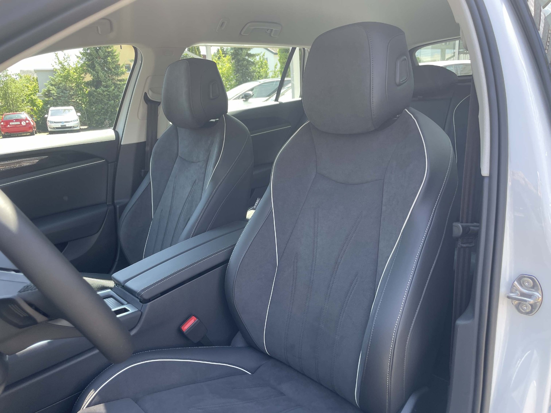 VW Passat Variant 2.0 TDI Business DSG-image-7