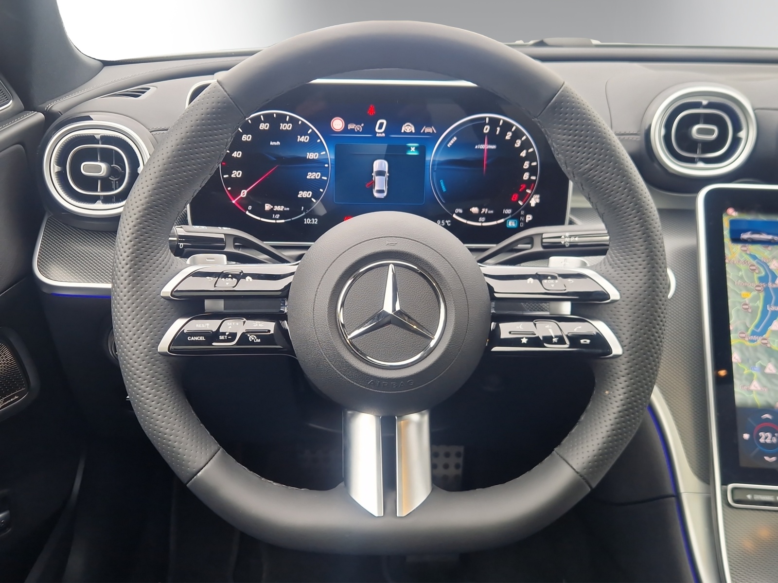 MERCEDES-BENZ C 300e 4 Matic-image-12