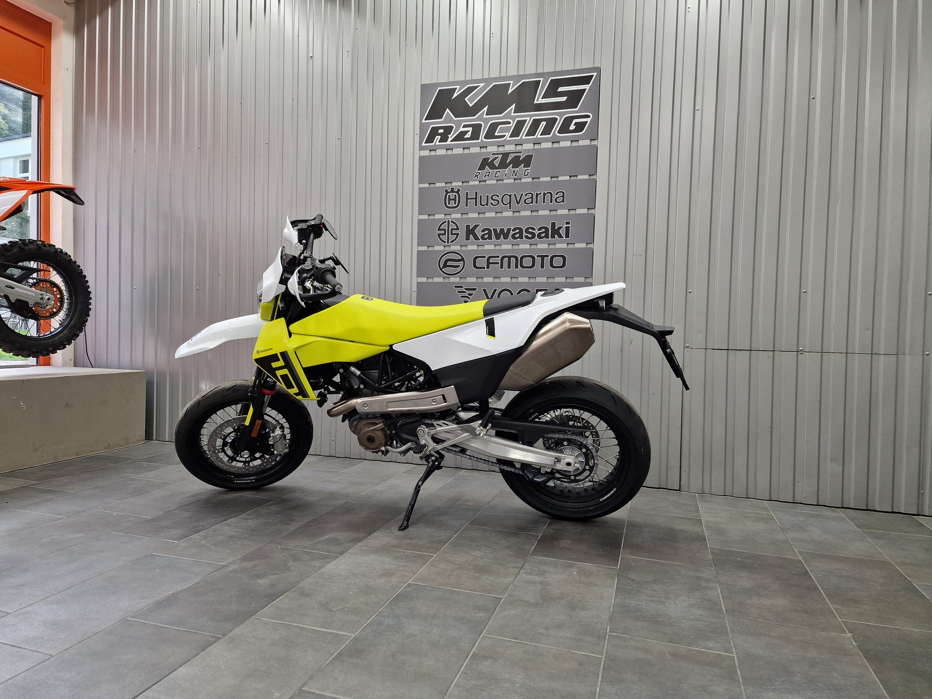 HUSQVARNA 701 Supermoto-image-5