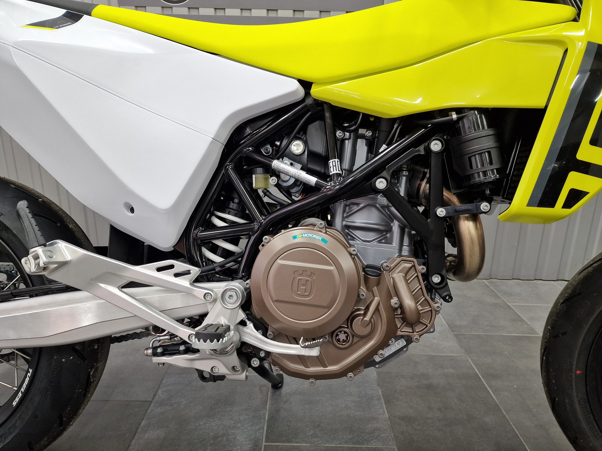 HUSQVARNA 701 Supermoto-image-8