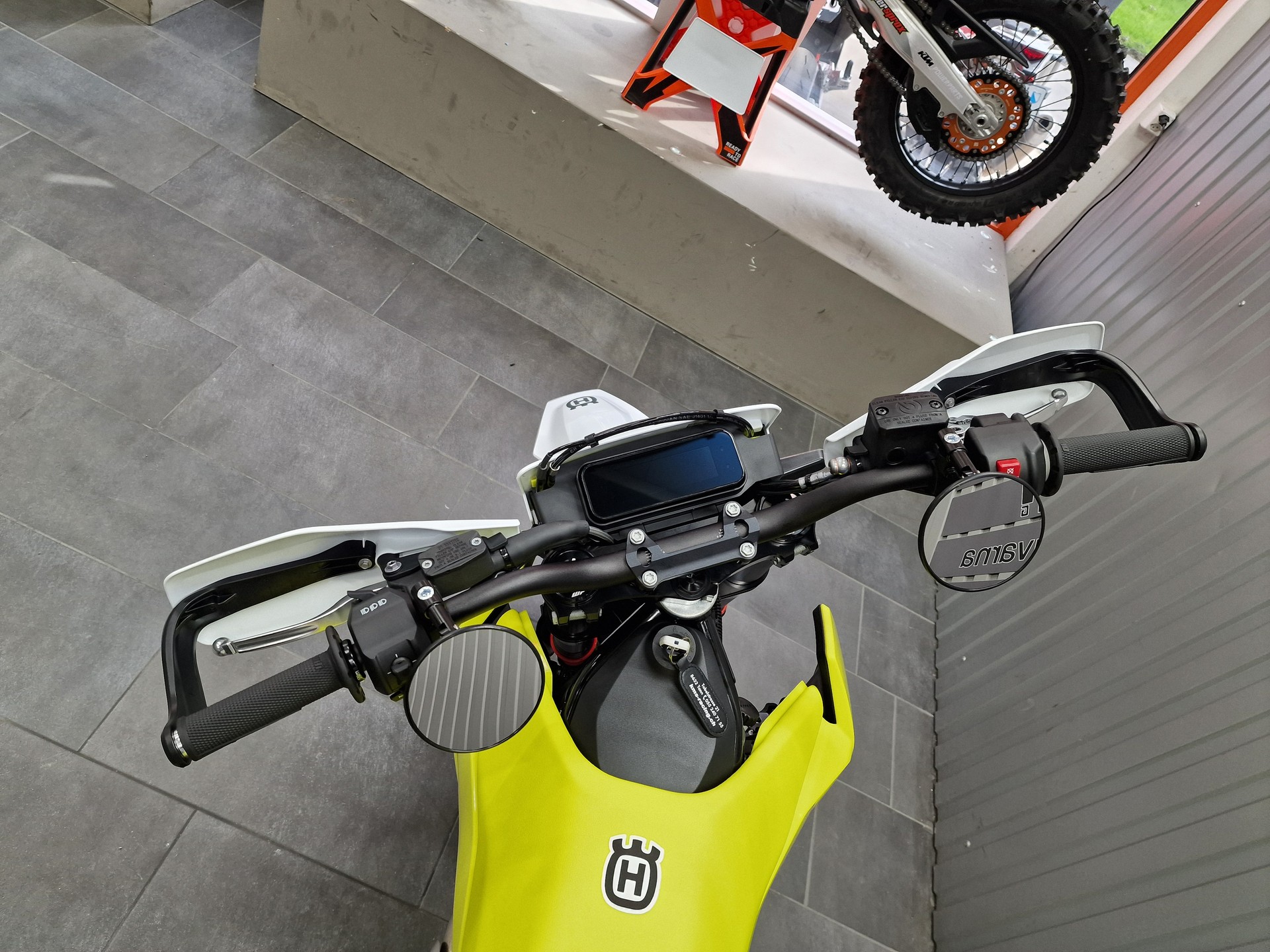 HUSQVARNA 701 Supermoto-image-7