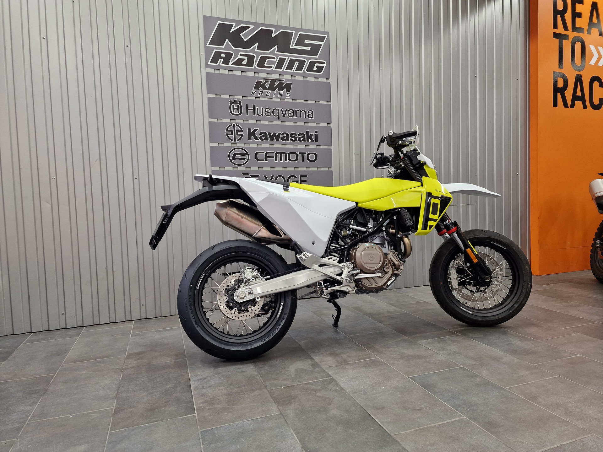 HUSQVARNA 701 Supermoto-image-2