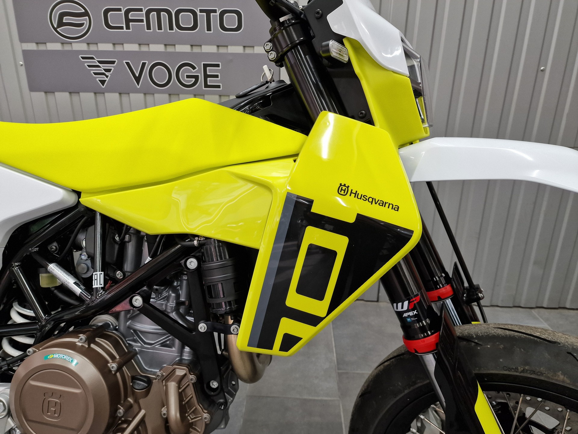 HUSQVARNA 701 Supermoto-image-9