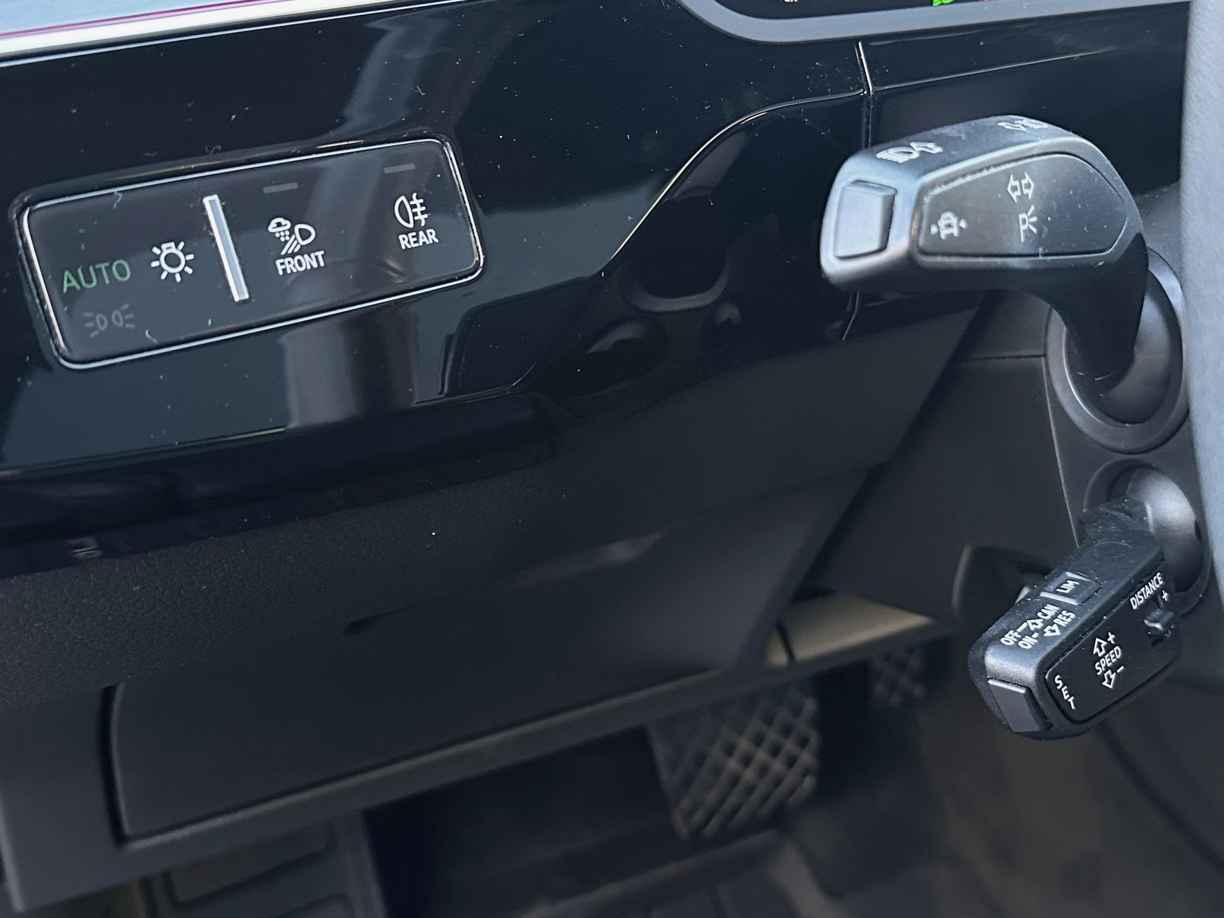 AUDI e-tron 55 Advanced quattro-image-10