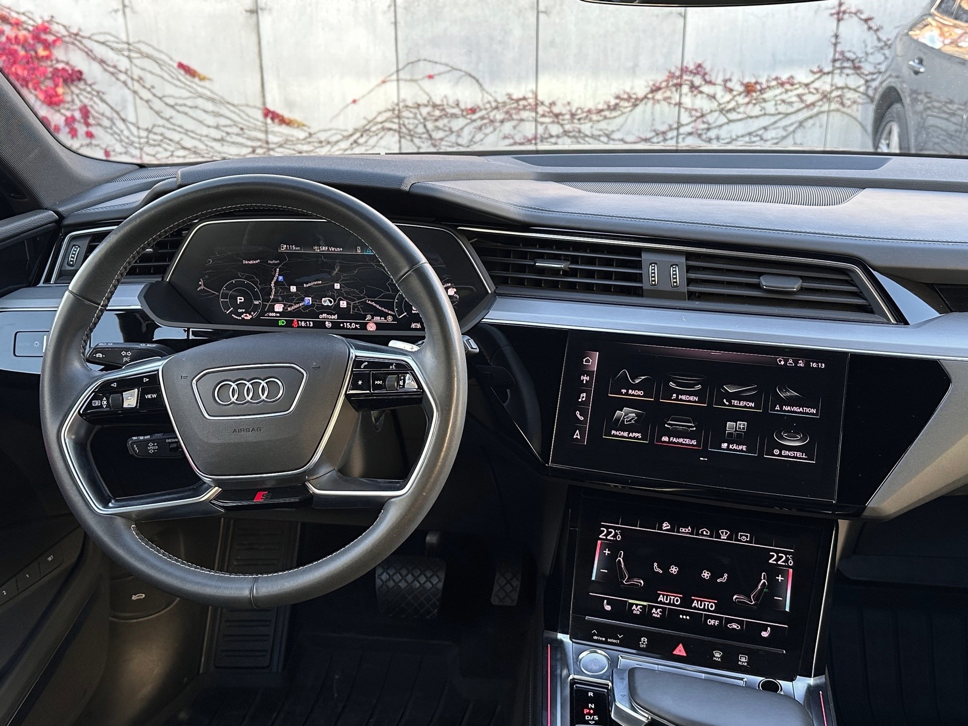AUDI e-tron 55 Advanced quattro-image-4