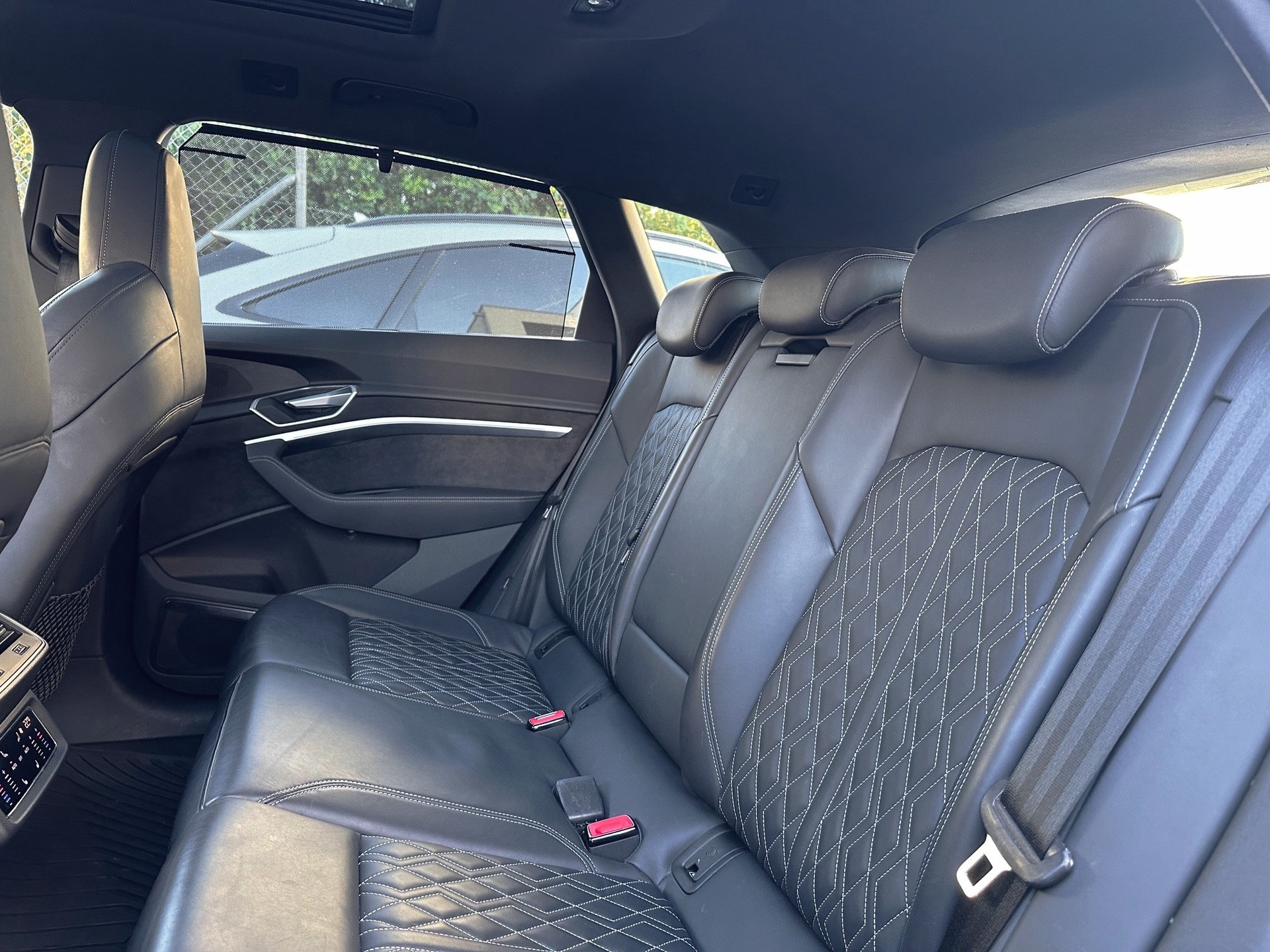 AUDI e-tron 55 Advanced quattro-image-9