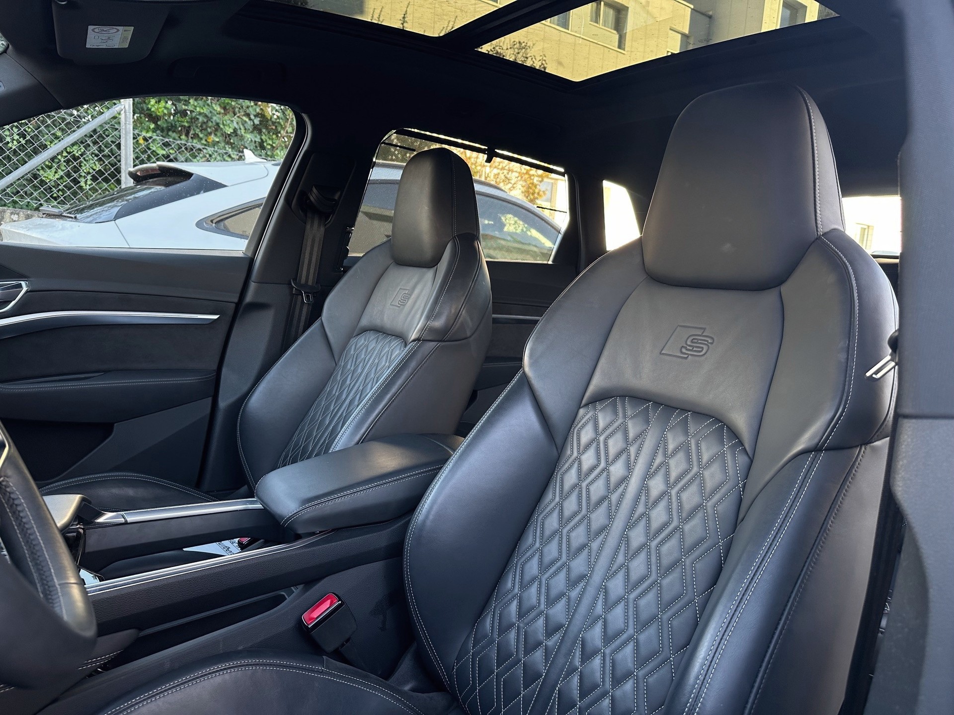 AUDI e-tron 55 Advanced quattro-image-8