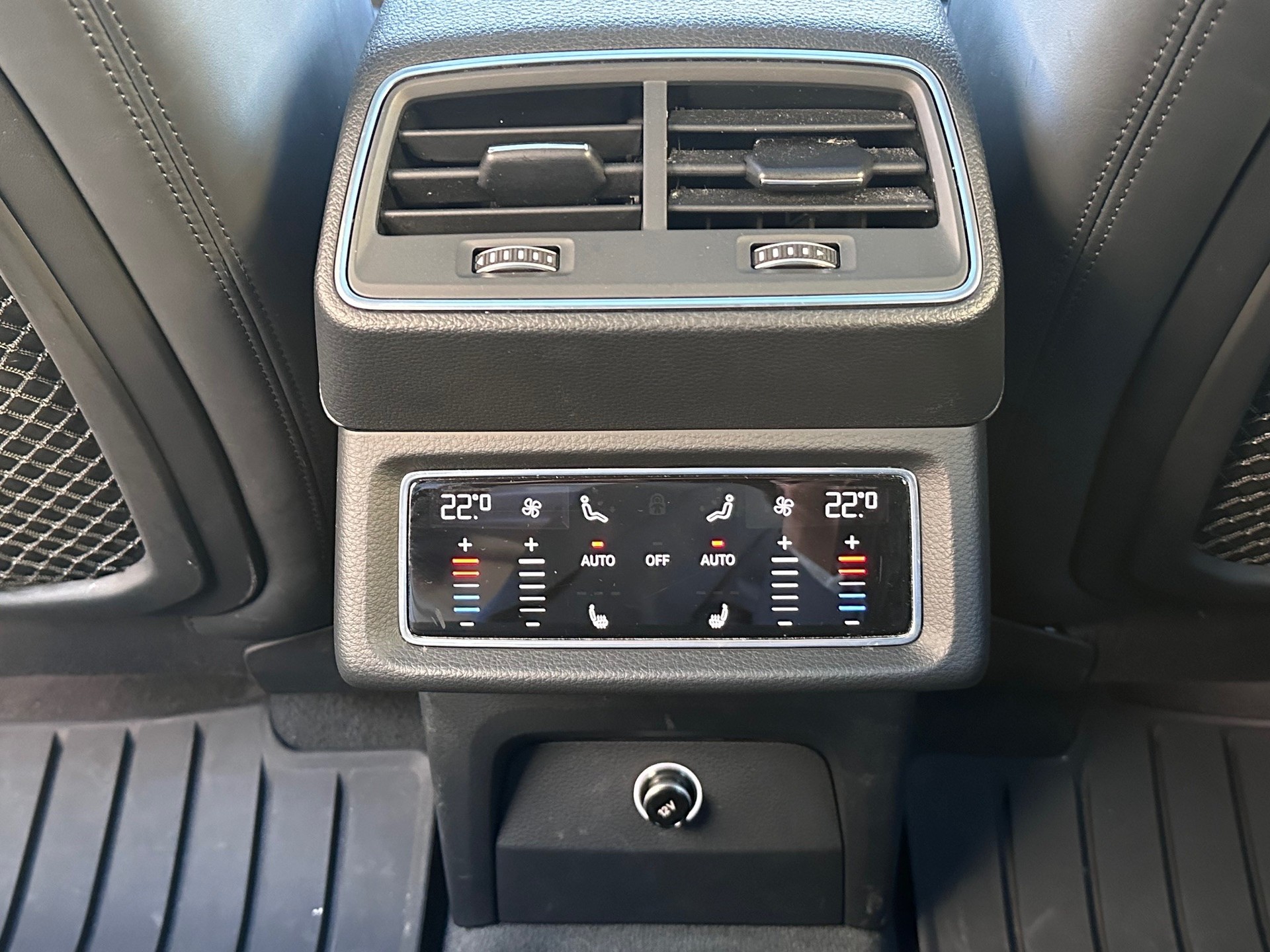 AUDI e-tron 55 Advanced quattro-image-13