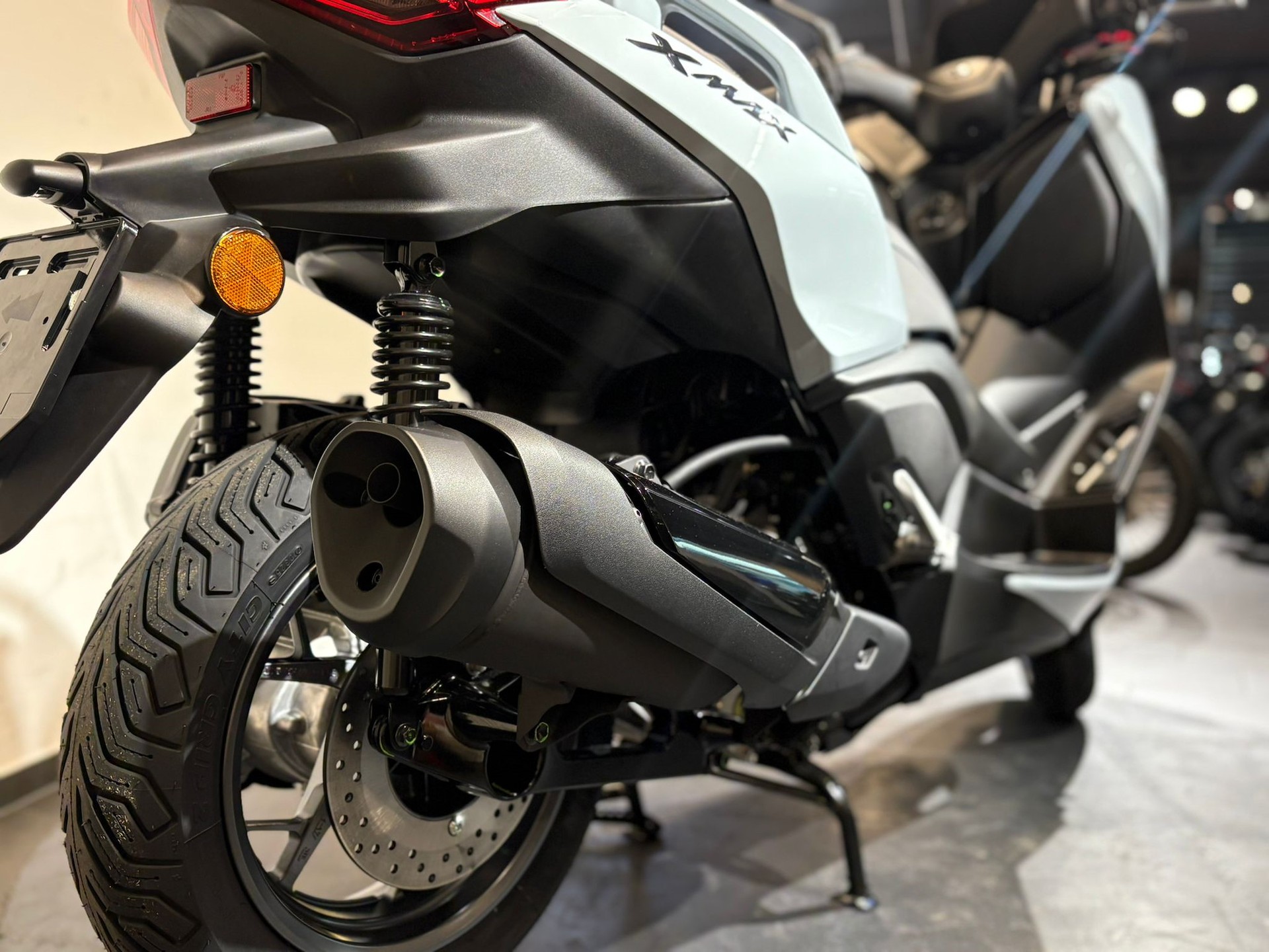 YAMAHA XMAX 300 Tech MAX+-image-10