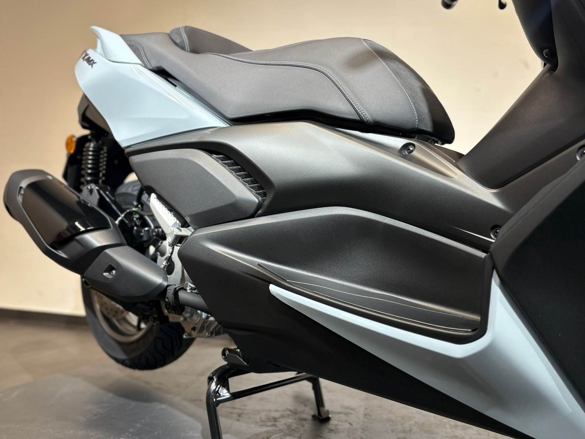YAMAHA XMAX 300 Tech MAX+-image-13