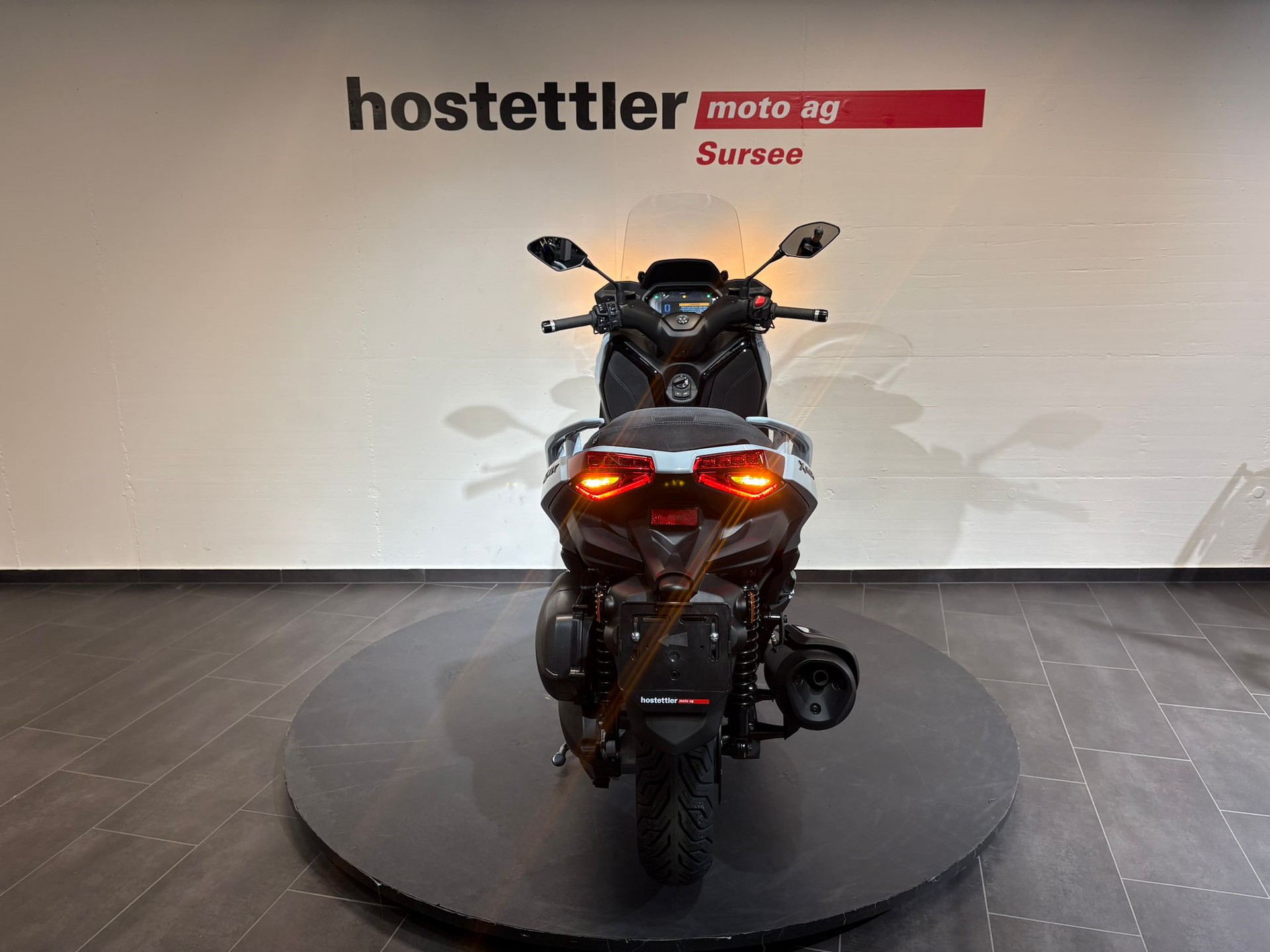 YAMAHA XMAX 300 Tech MAX+-image-3