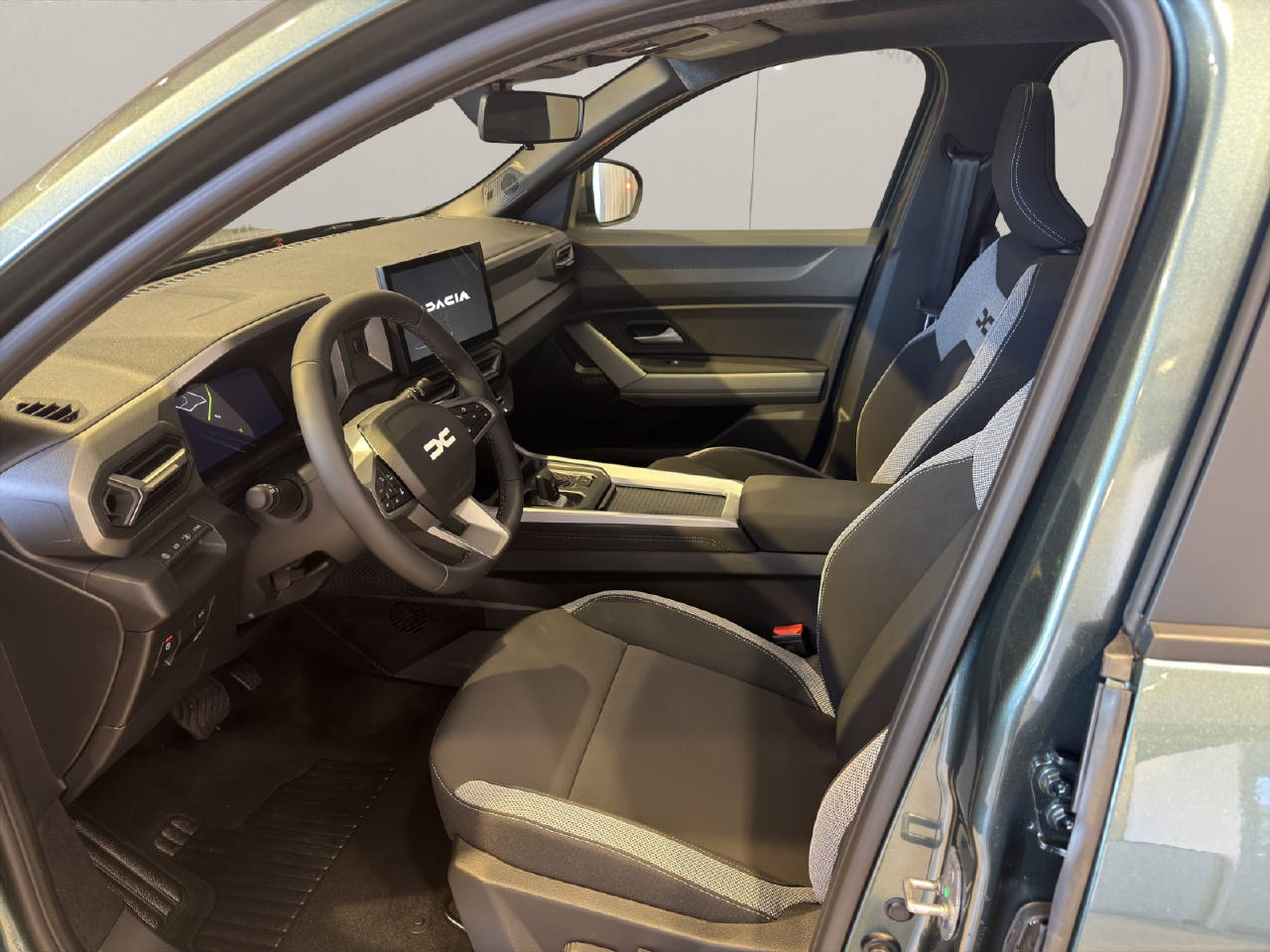 DACIA Bigster 1.8 Hybrid Journey-showroom-element-3