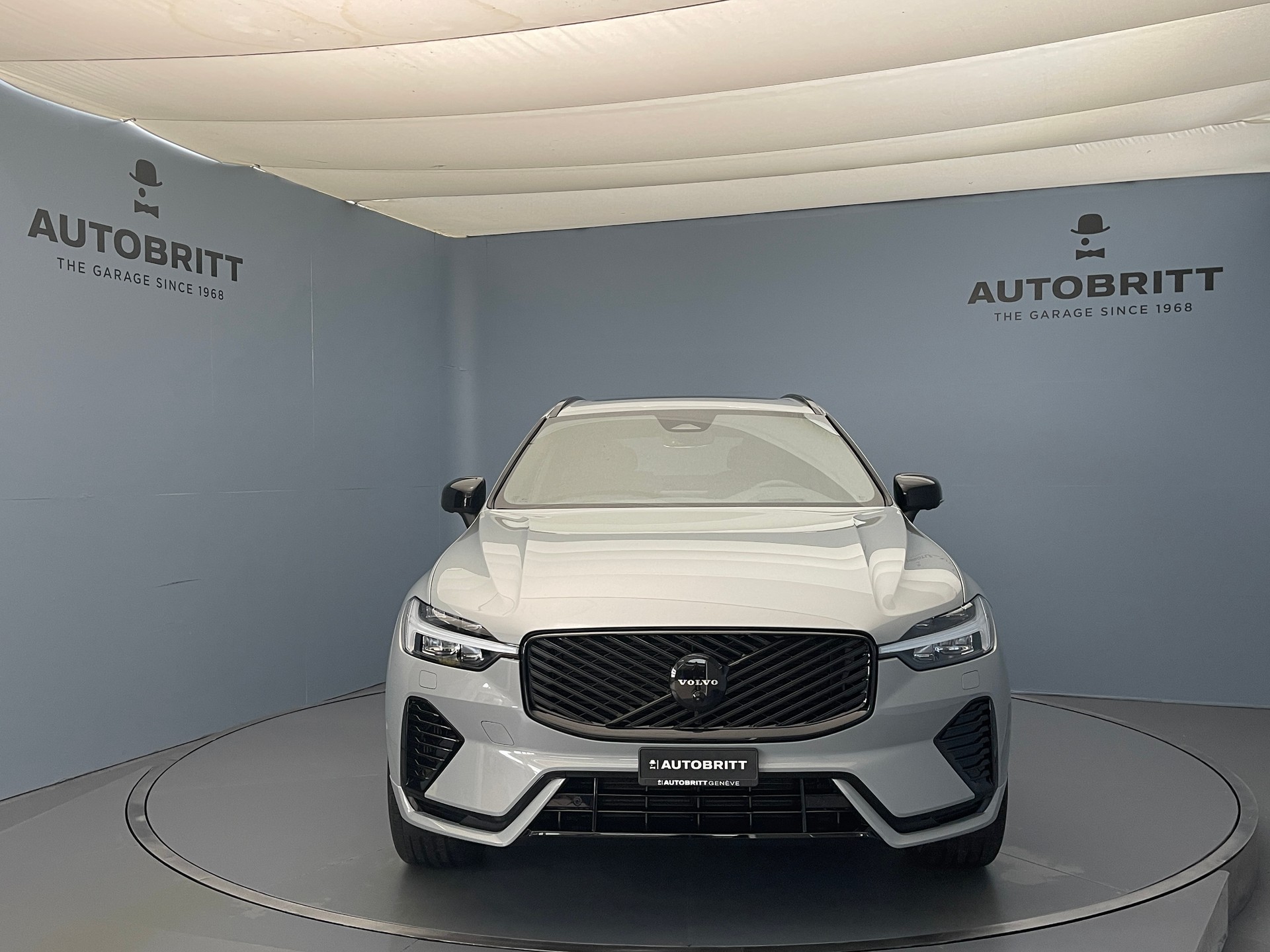 VOLVO XC60 2.0 T6 TE Black Edition eAWD-showroom-element-3